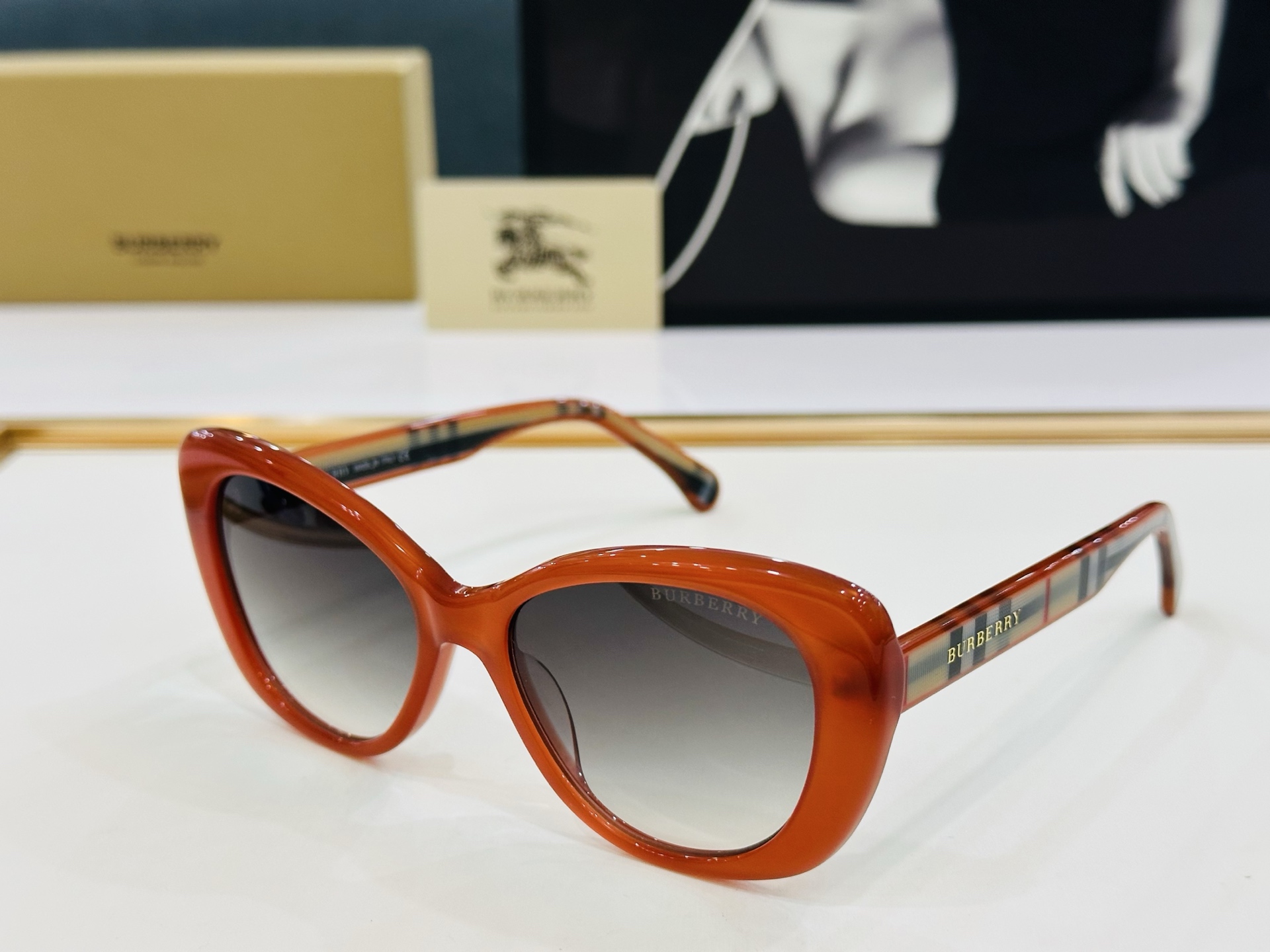 新款 BURBERR*🔻巴家 BE2473 百搭镜架Size：54口18-145 高品质 到货 🌲🌲🌲Z
