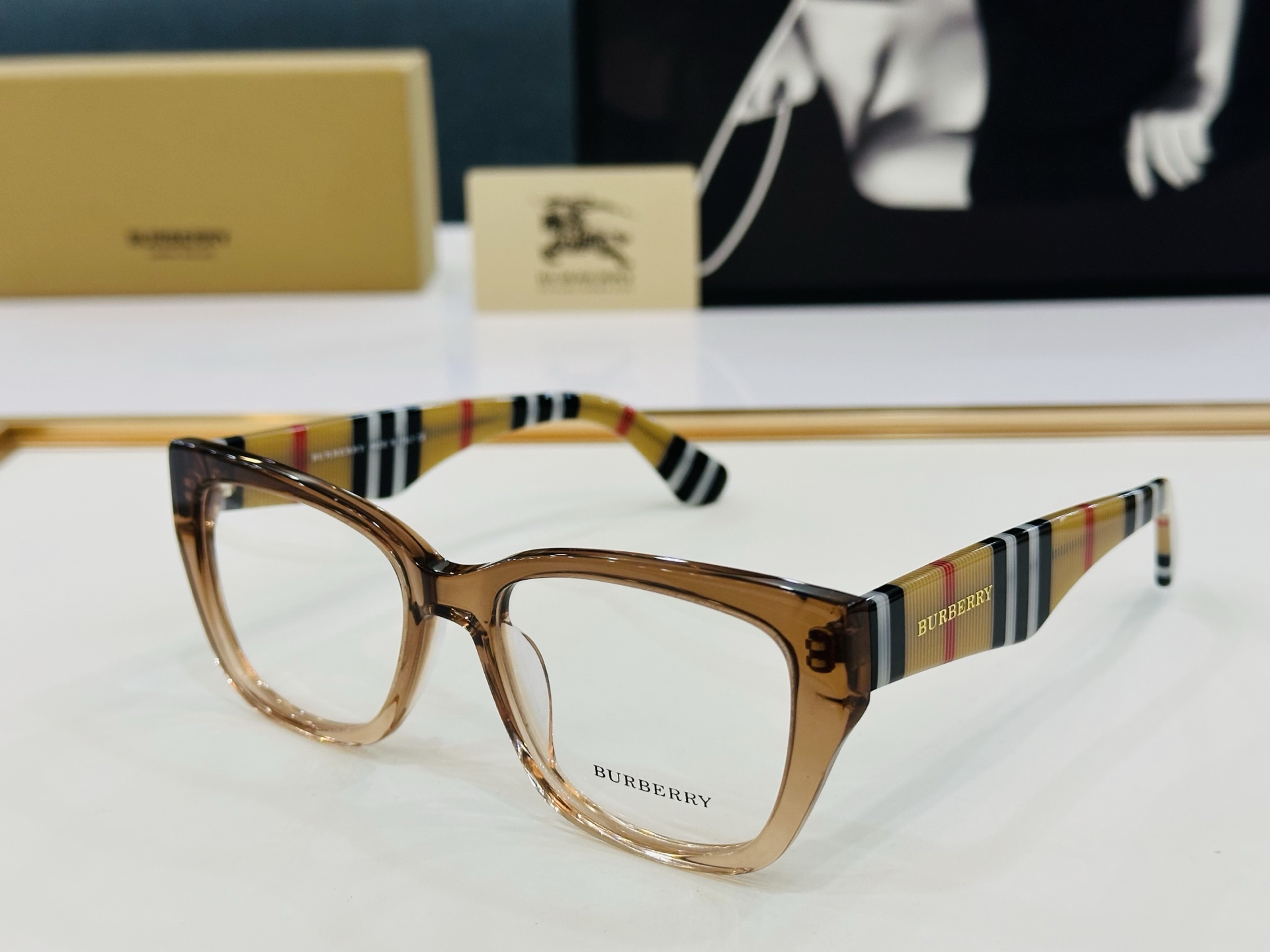 新款 BURBERR*🔻巴家 BE2412   百搭镜架Size：53口18-145 高品质 到货 🌲🌲