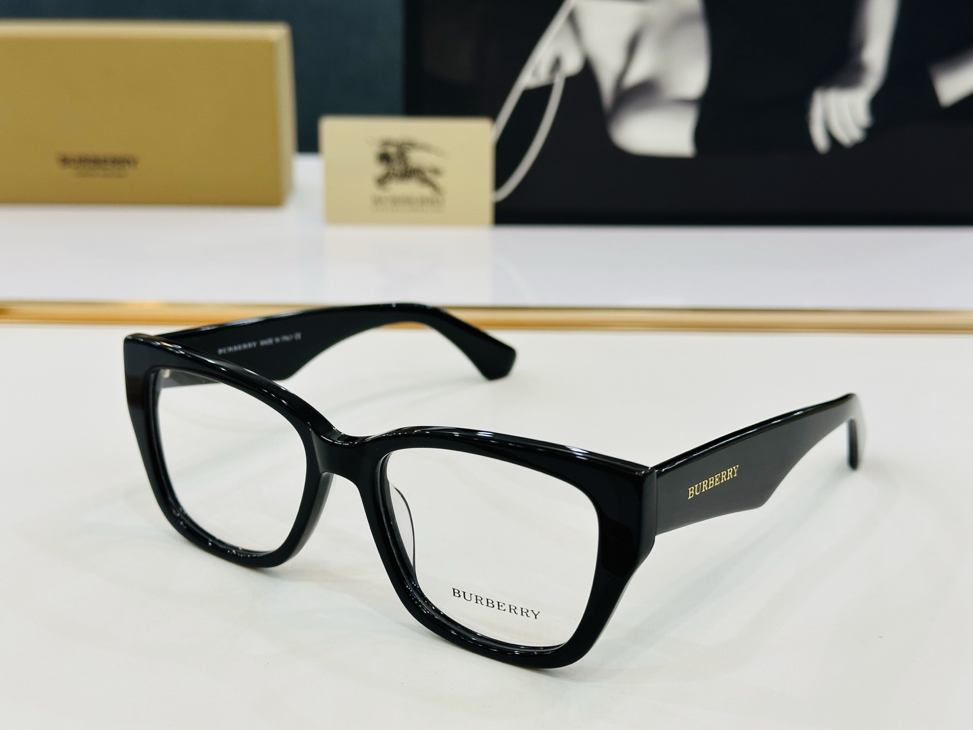 新款 BURBERR*🔻巴家 BE2412   百搭镜架Size：53口18-145 高品质 到货 🌲🌲