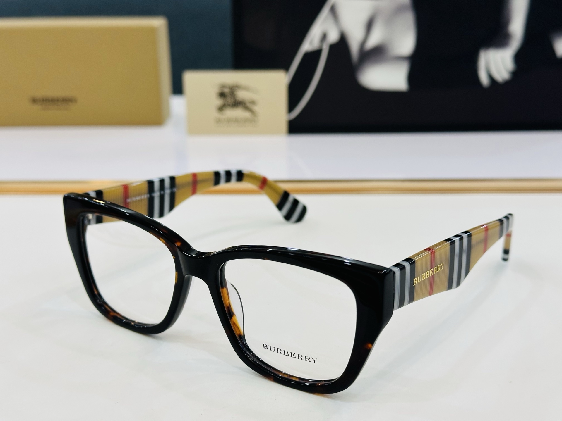 新款 BURBERR*🔻巴家 BE2412   百搭镜架Size：53口18-145 高品质 到货 🌲🌲