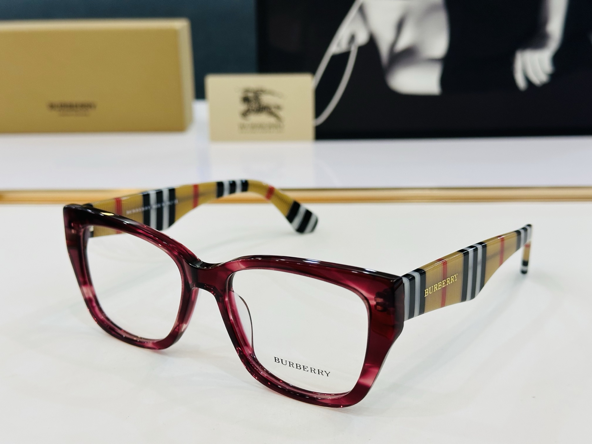 新款 BURBERR*🔻巴家 BE2412   百搭镜架Size：53口18-145 高品质 到货 🌲🌲