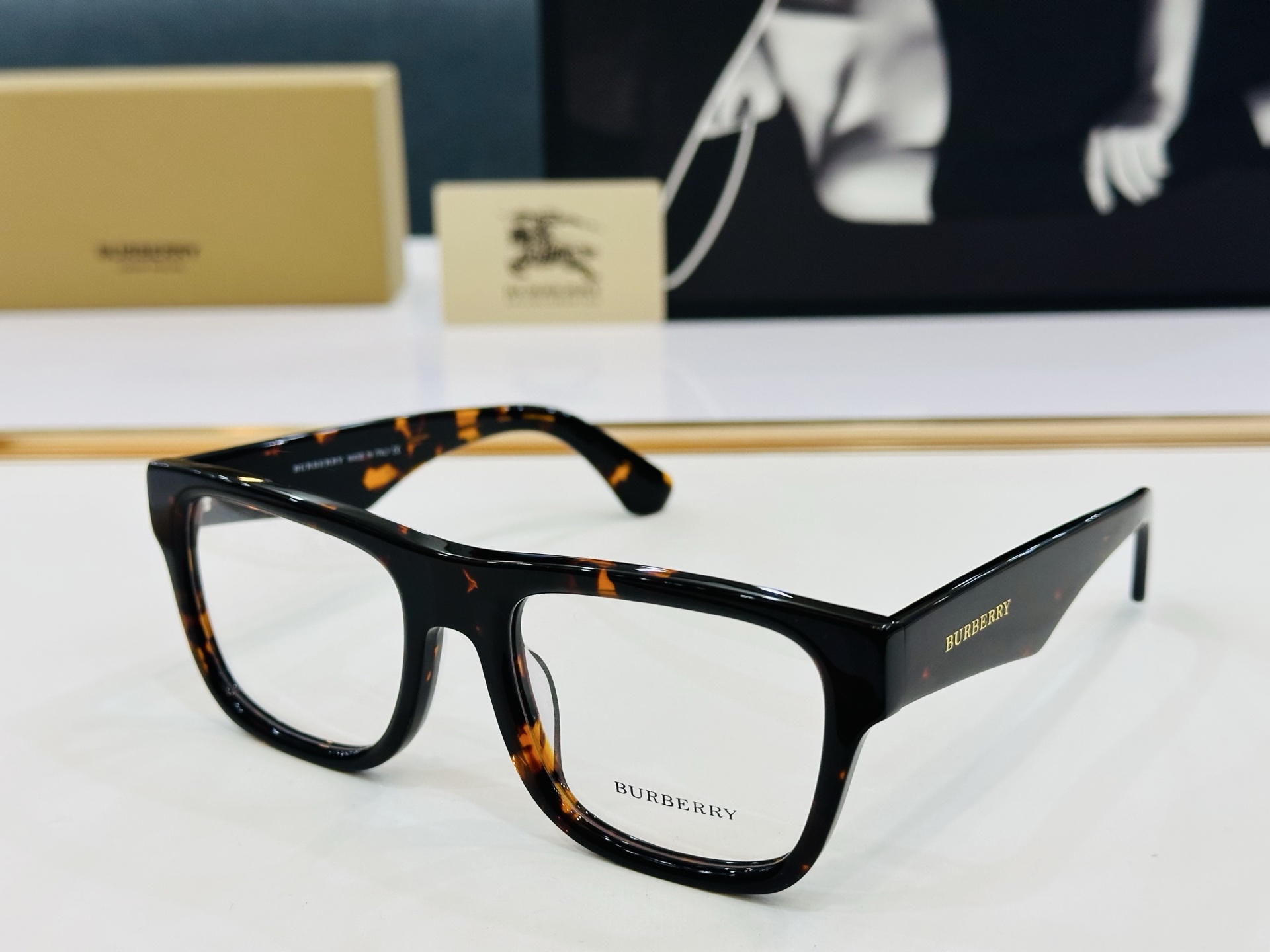 新款 BURBERR*🔻巴家 BE2411   百搭镜架Size：55口20-145 高品质 到货 🌲🌲