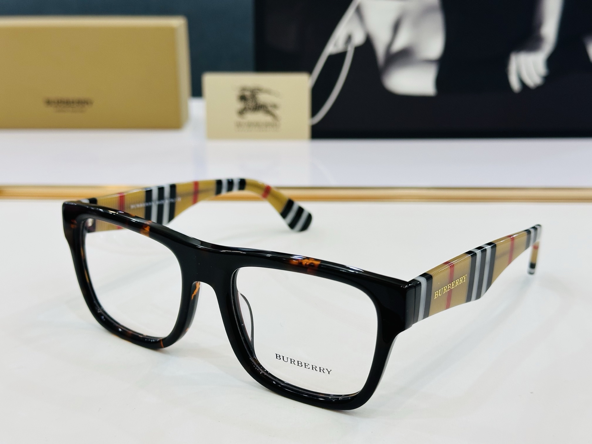 新款 BURBERR*🔻巴家 BE2411   百搭镜架Size：55口20-145 高品质 到货 🌲🌲
