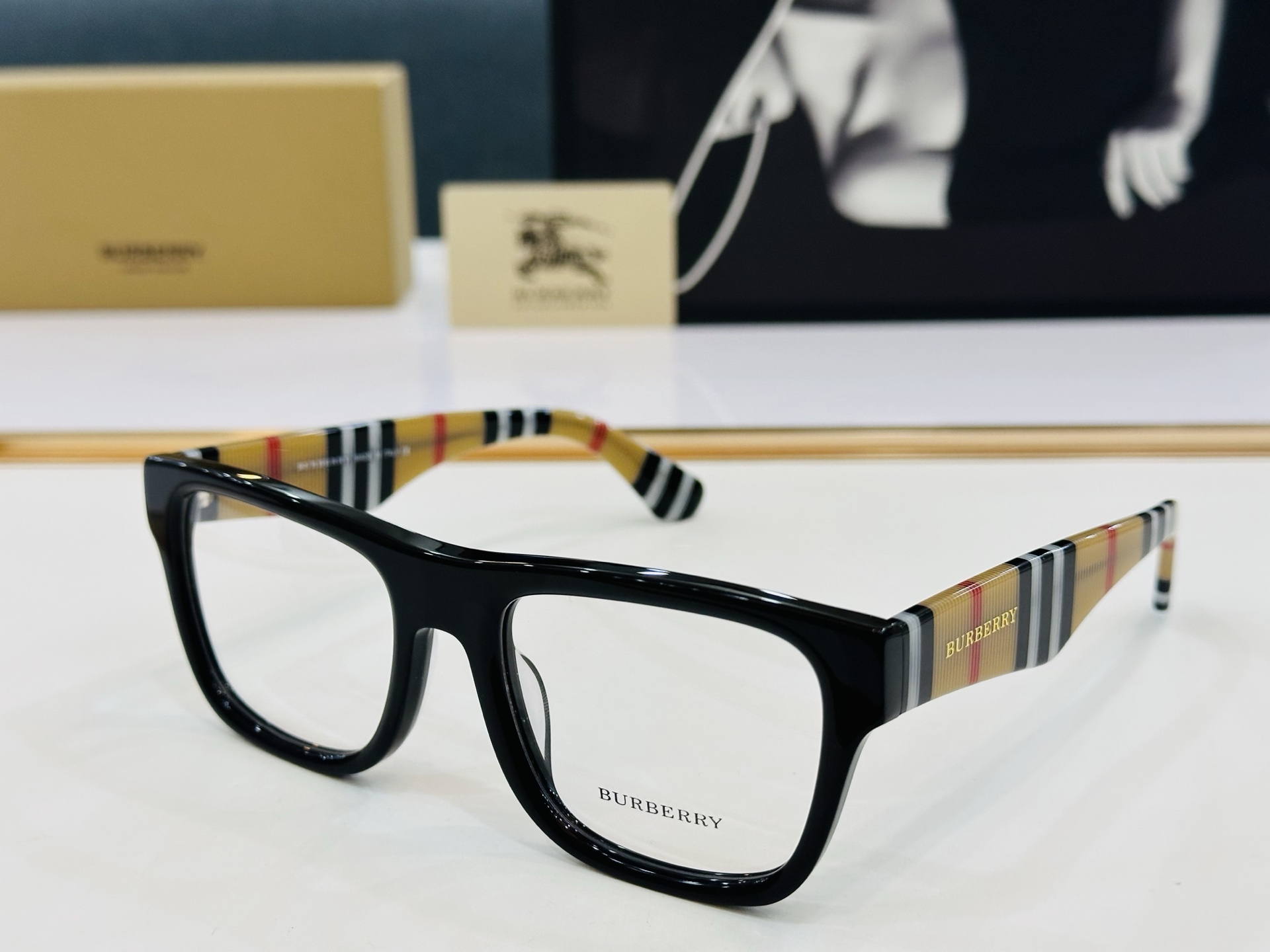 新款 BURBERR*🔻巴家 BE2411   百搭镜架Size：55口20-145 高品质 到货 🌲🌲