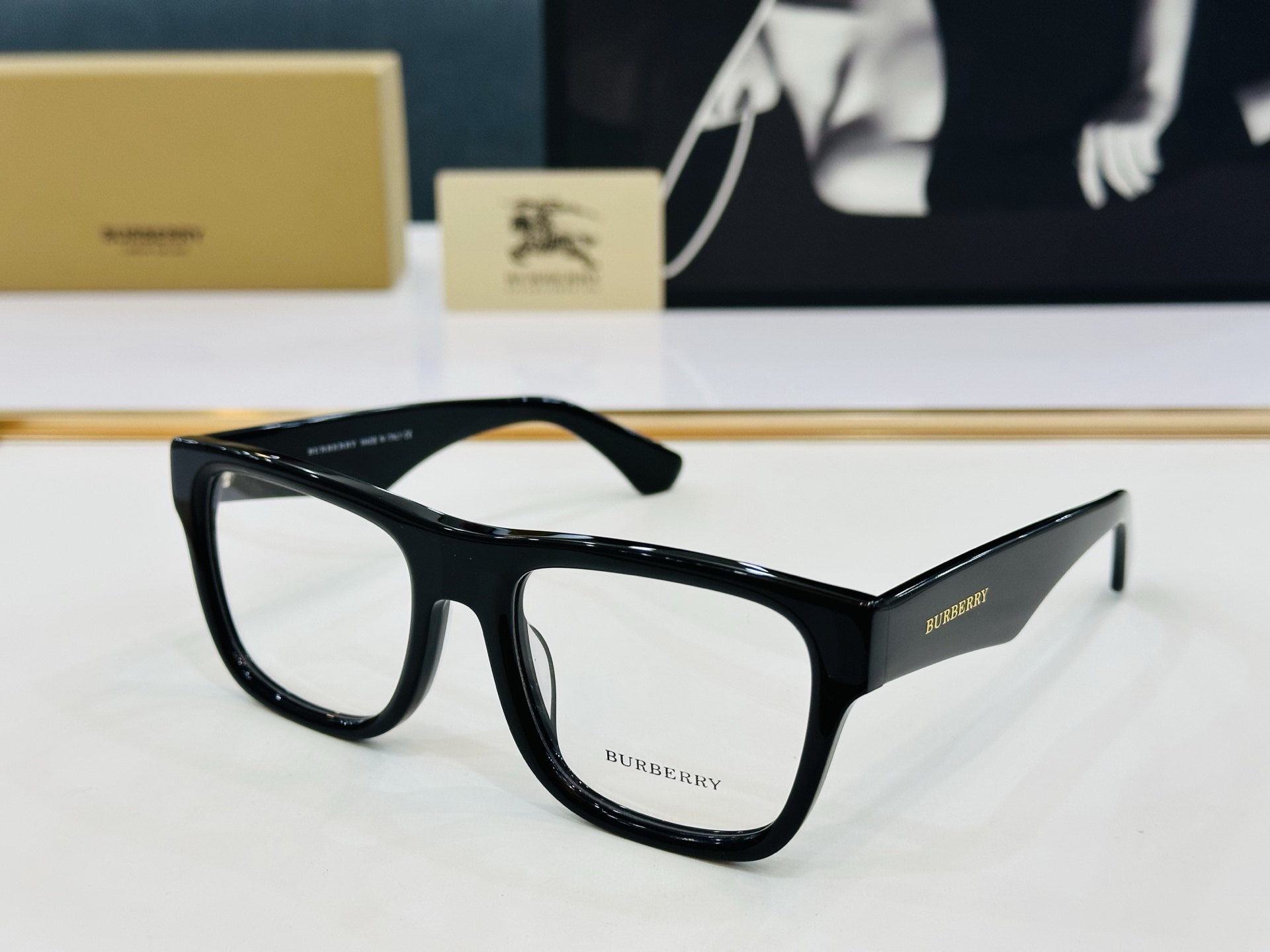 新款 BURBERR*🔻巴家 BE2411   百搭镜架Size：55口20-145 高品质 到货 🌲🌲