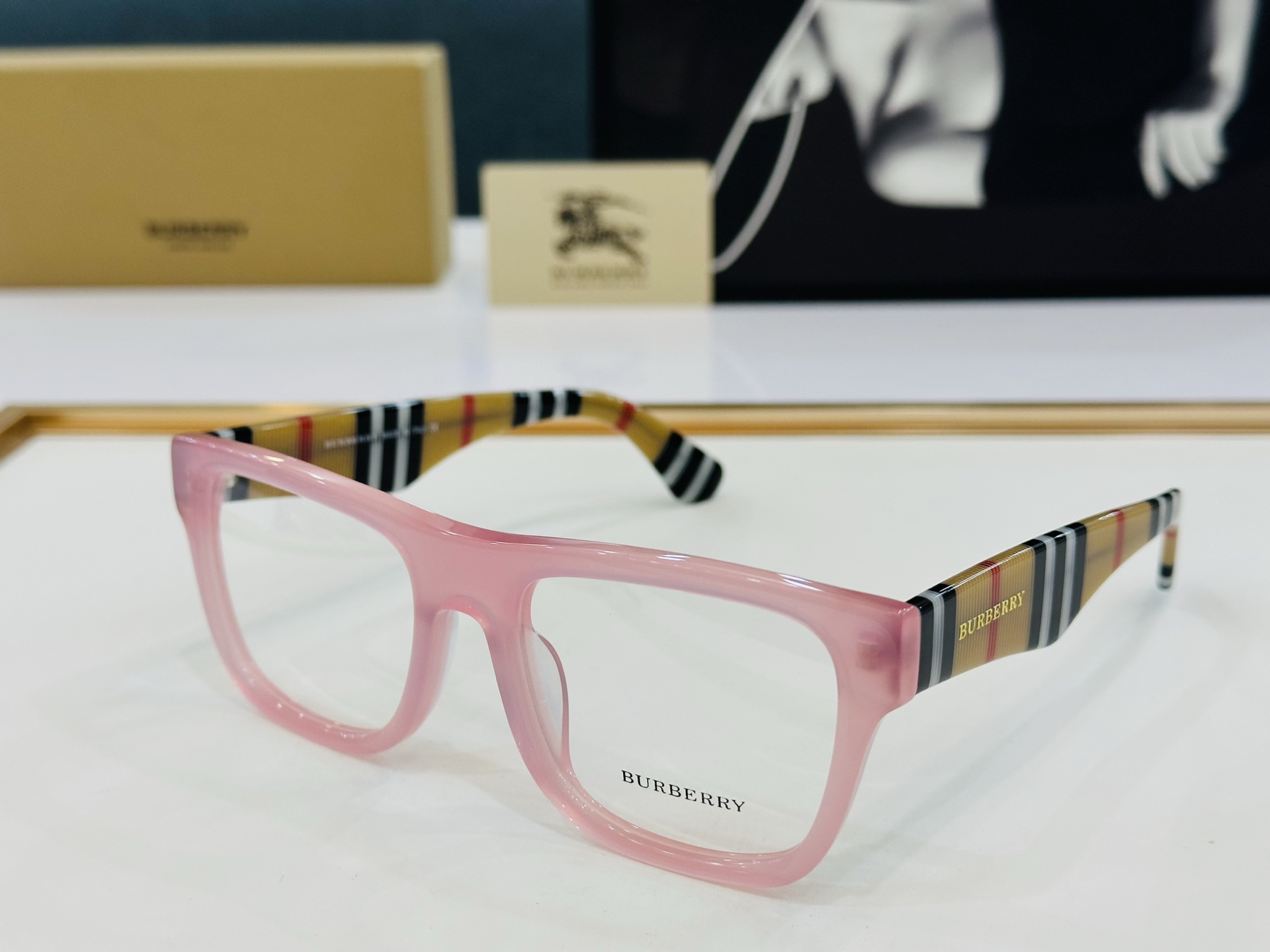 新款 BURBERR*🔻巴家 BE2411   百搭镜架Size：55口20-145 高品质 到货 🌲🌲