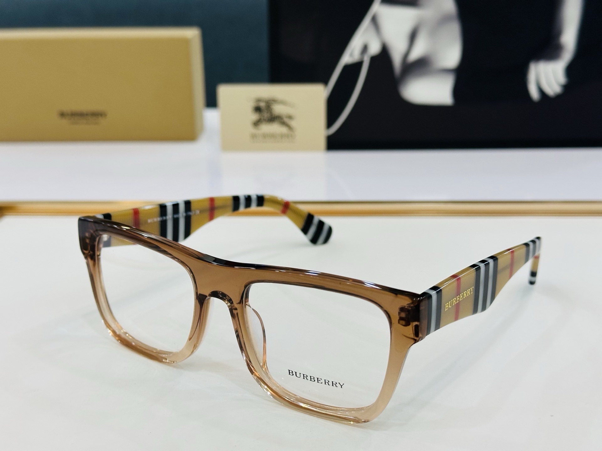 新款 BURBERR*🔻巴家 BE2411   百搭镜架Size：55口20-145 高品质 到货 🌲🌲