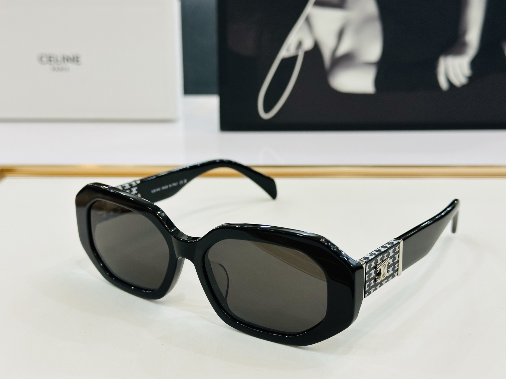 【CELINE】赛琳 CL40169 Size：55口17-145  一直热销的款式，欧美风 光泽度好 