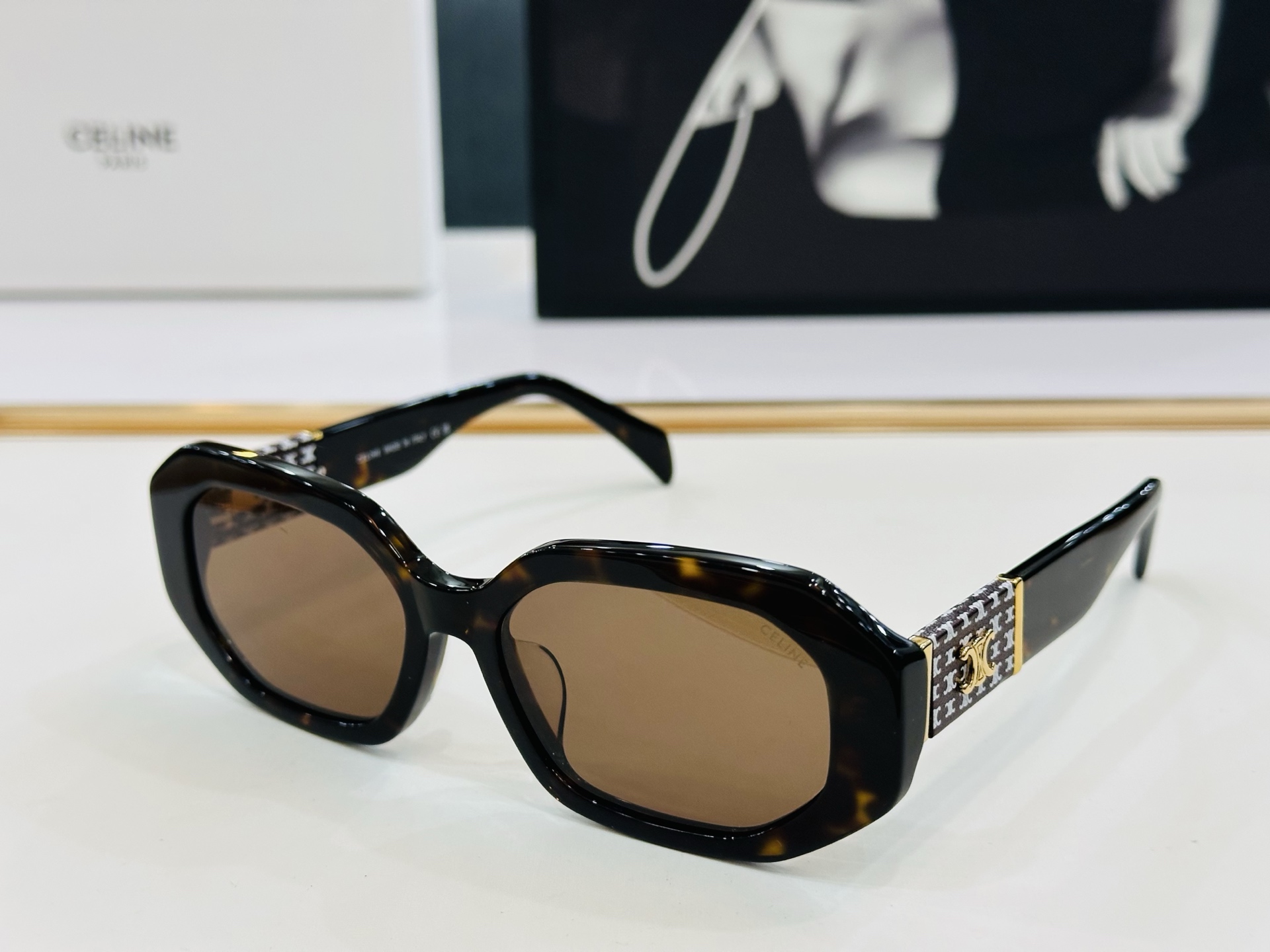 【CELINE】赛琳 CL40169 Size：55口17-145  一直热销的款式，欧美风 光泽度好 