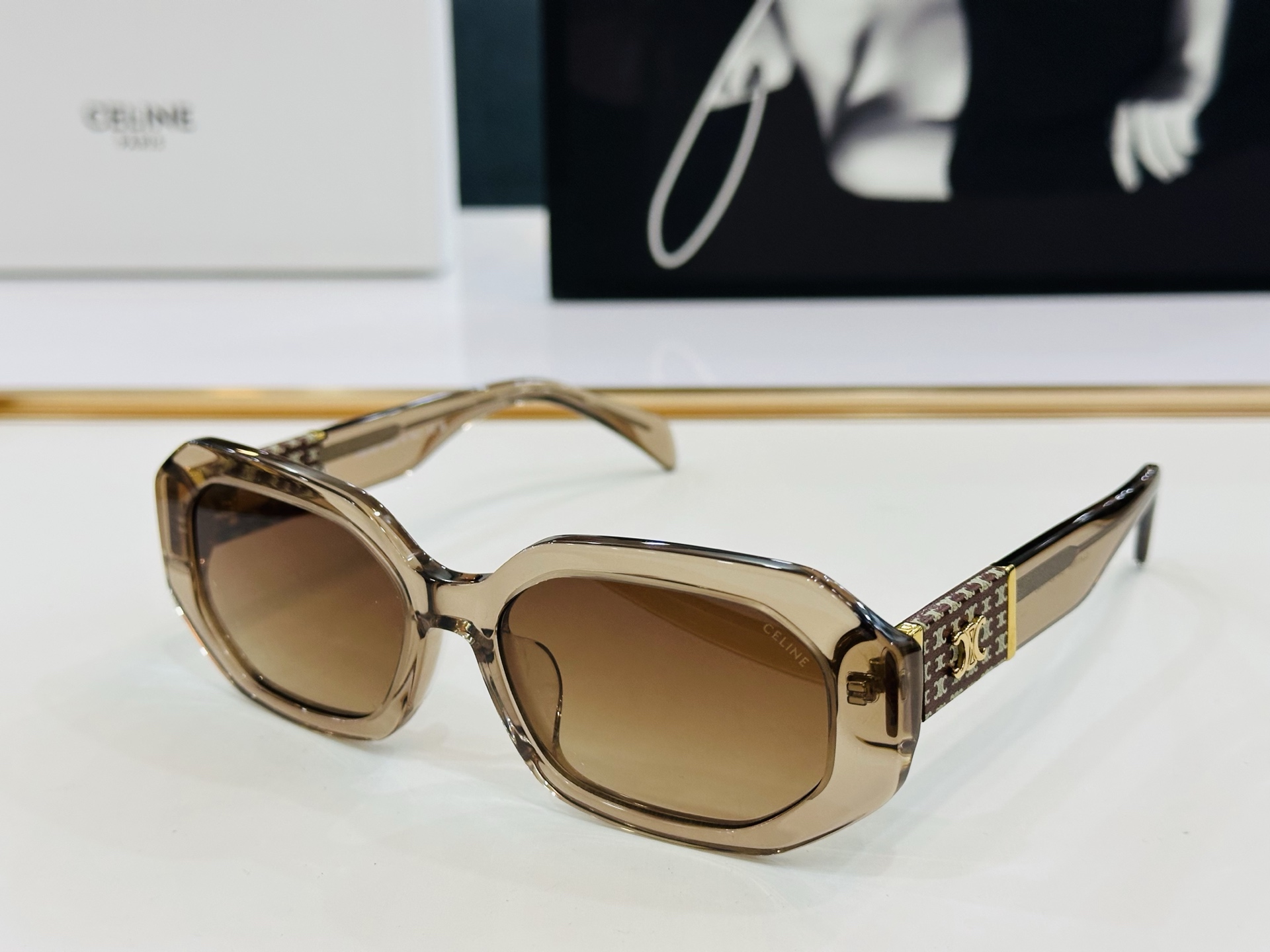 【CELINE】赛琳 CL40169 Size：55口17-145  一直热销的款式，欧美风 光泽度好 