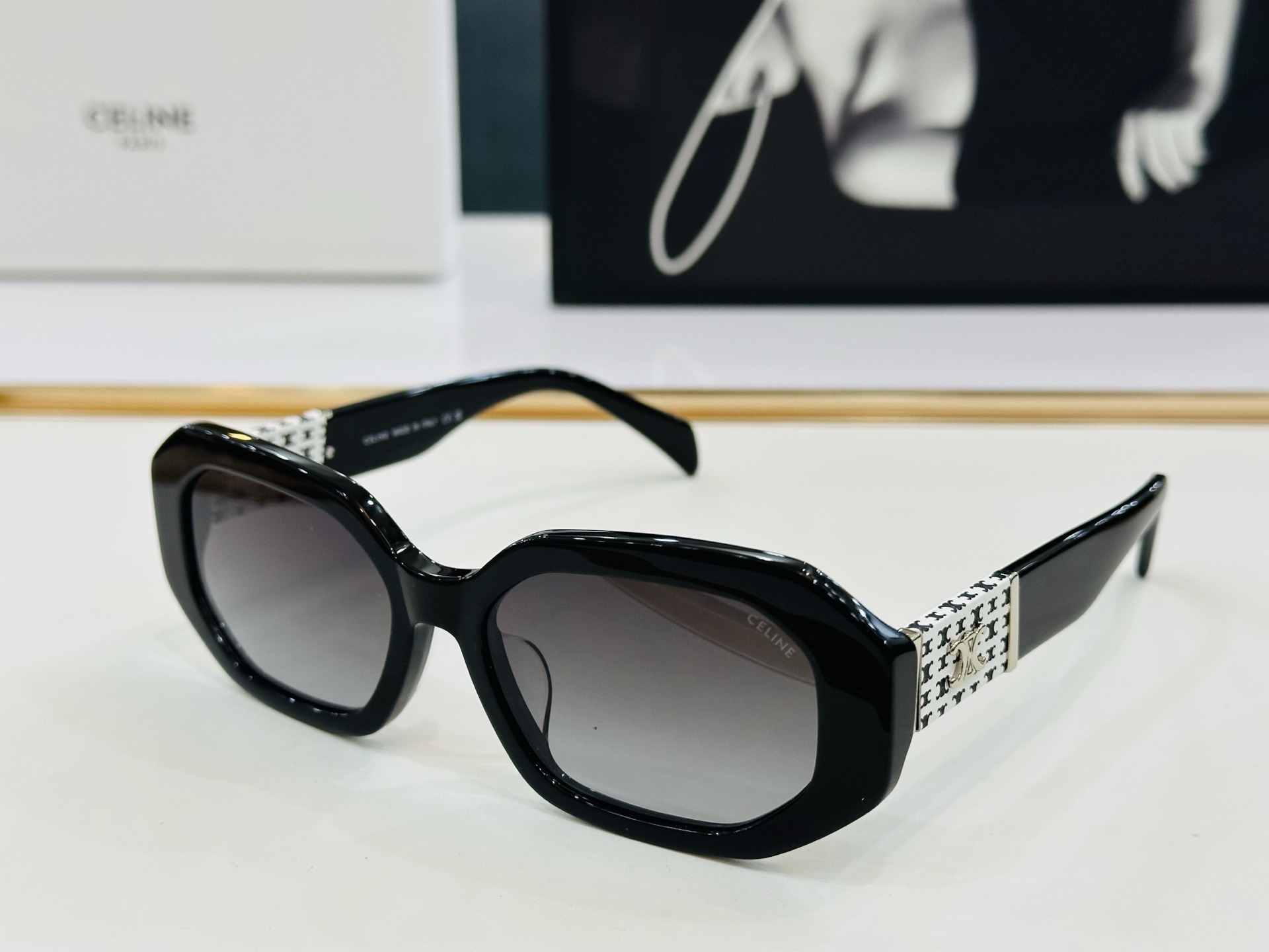 【CELINE】赛琳 CL40169 Size：55口17-145  一直热销的款式，欧美风 光泽度好 