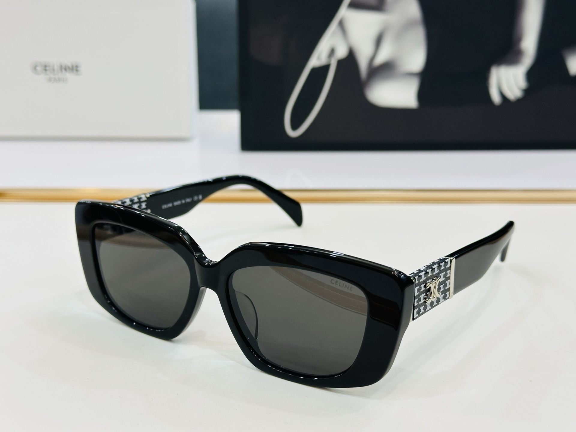 【CELINE】赛琳 CL40168U  Size：55口16-145  一直热销的款式，欧美风 光泽度