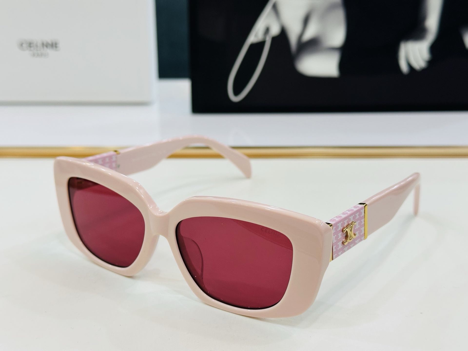 【CELINE】赛琳 CL40168U  Size：55口16-145  一直热销的款式，欧美风 光泽度