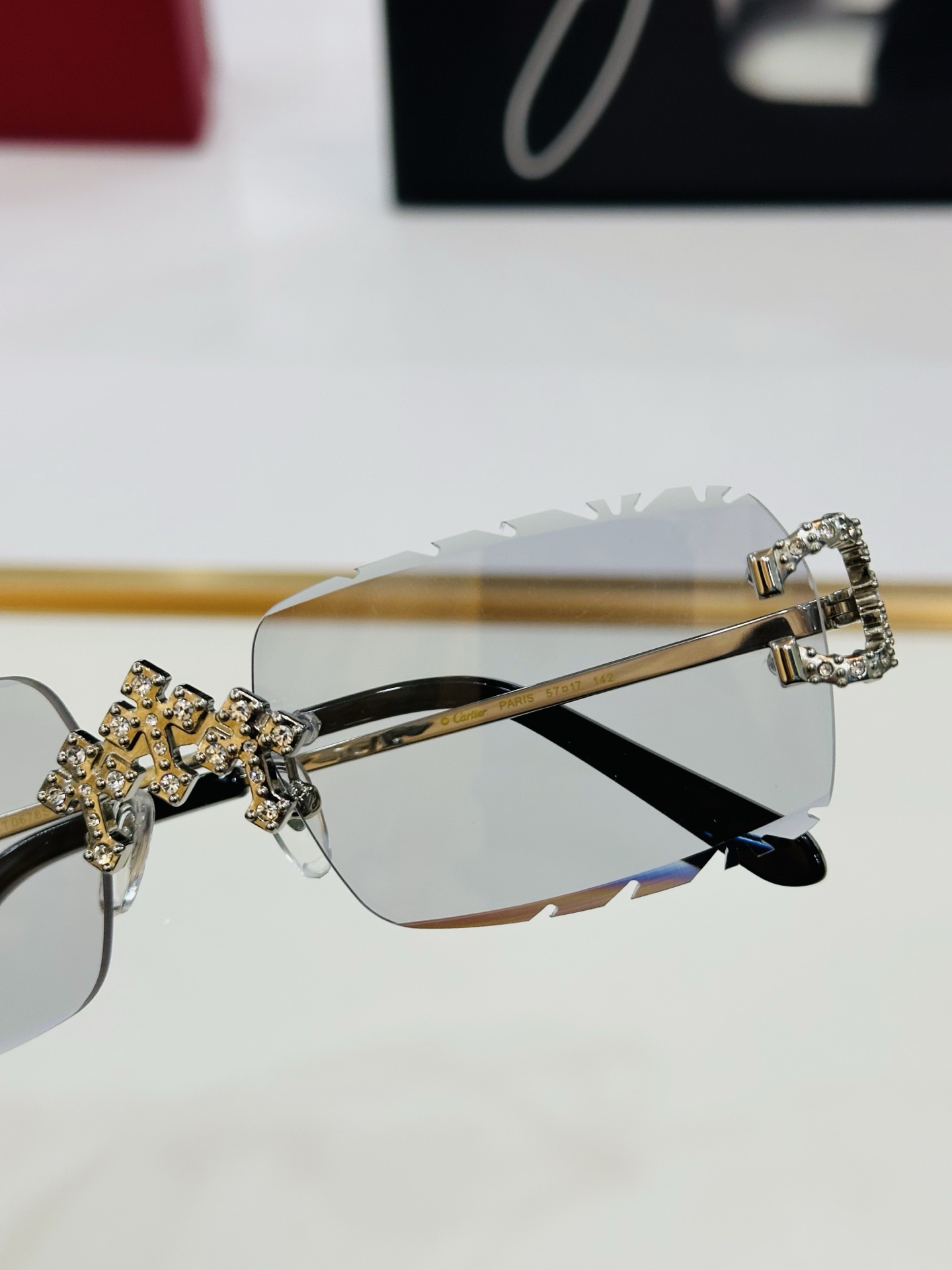 Cartie* 卡家 CT0678S 太阳镜 Size：57口17-142 工艺精湛气质十足！X男女同款