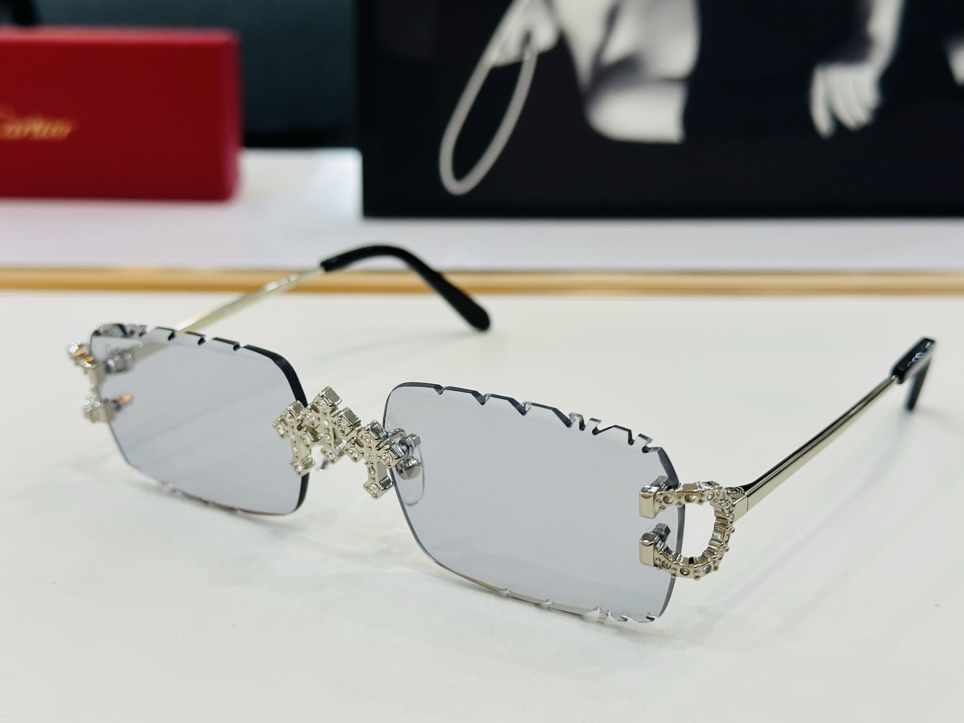 Cartie* 卡家 CT0678S 太阳镜 Size：57口17-142 工艺精湛气质十足！X男女同款