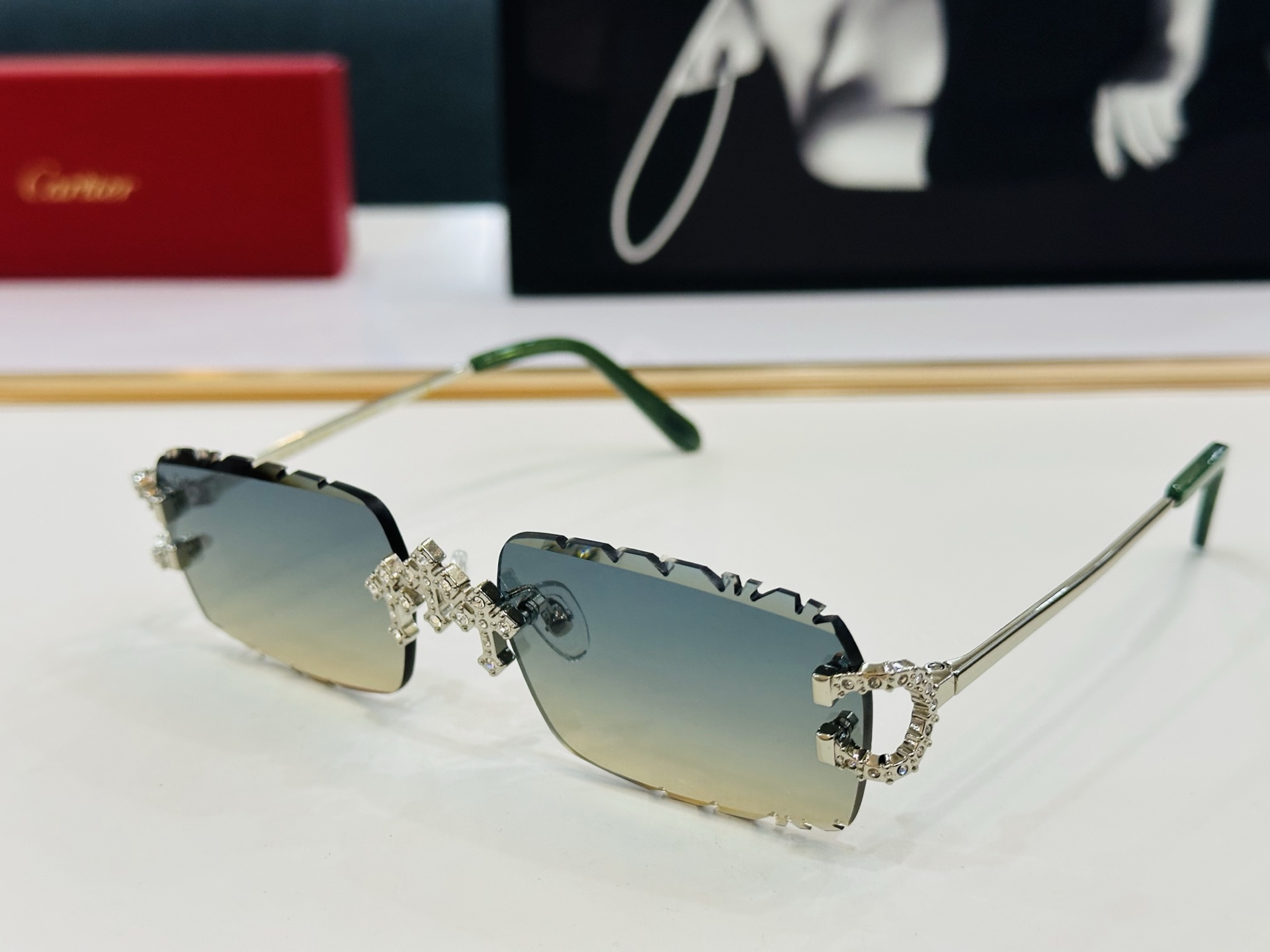 Cartie* 卡家 CT0678S 太阳镜 Size：57口17-142 工艺精湛气质十足！X男女同款