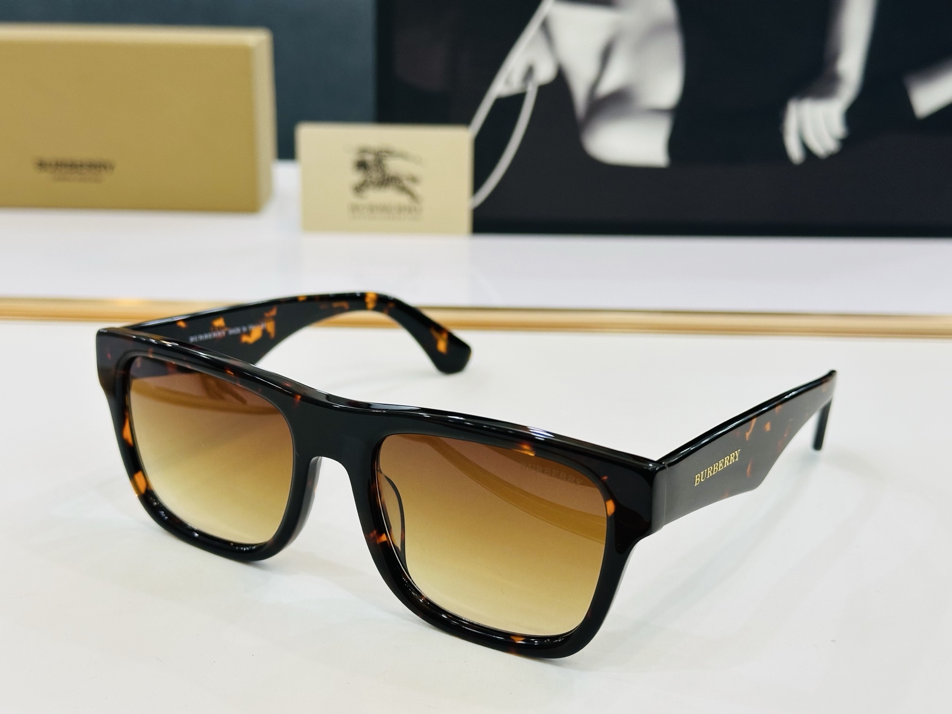 新款 BURBERR*🔻巴家 BE2411   百搭镜架Size：55口20-145 高品质 到货 🌲🌲