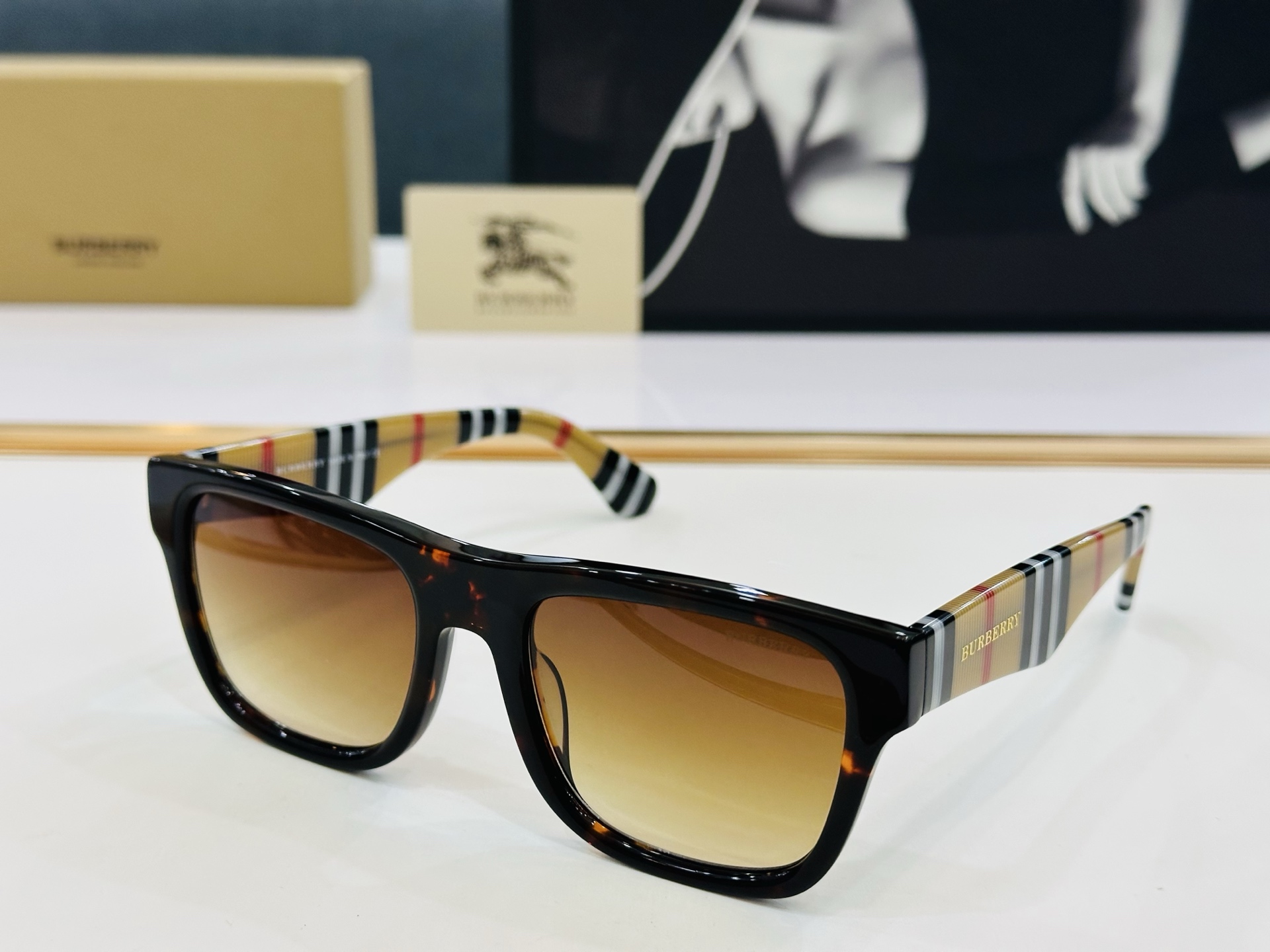 新款 BURBERR*🔻巴家 BE2411   百搭镜架Size：55口20-145 高品质 到货 🌲🌲
