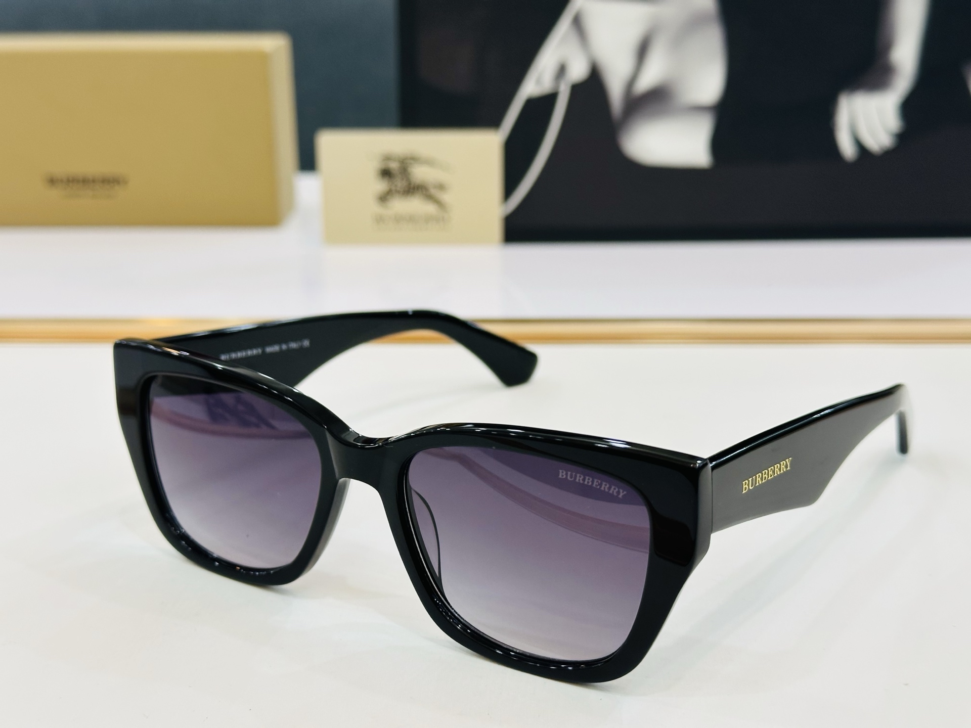 新款 BURBERR*🔻巴家 BE2412   百搭镜架Size：53口18-145 高品质 到货 🌲🌲