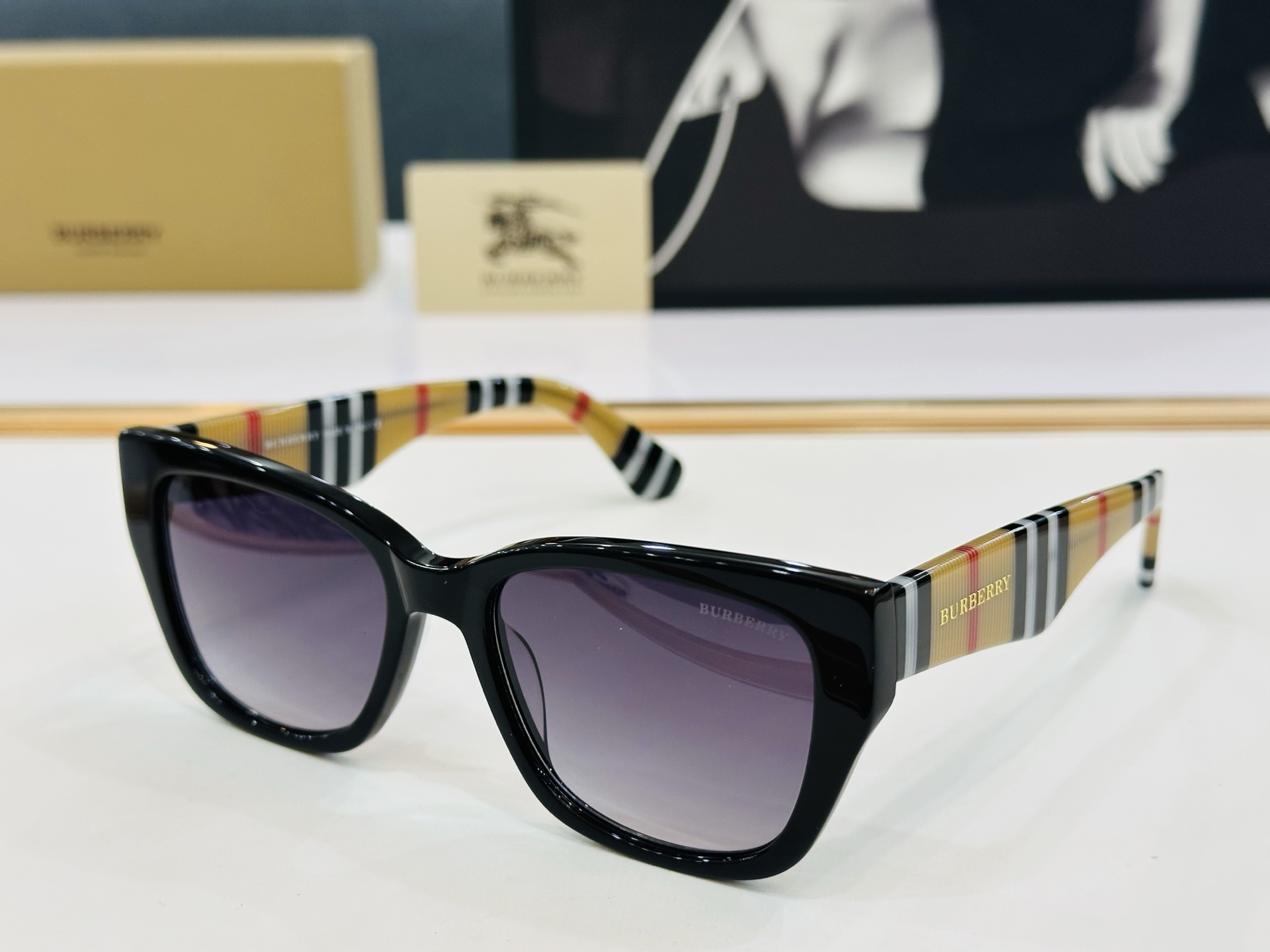 新款 BURBERR*🔻巴家 BE2412   百搭镜架Size：53口18-145 高品质 到货 🌲🌲