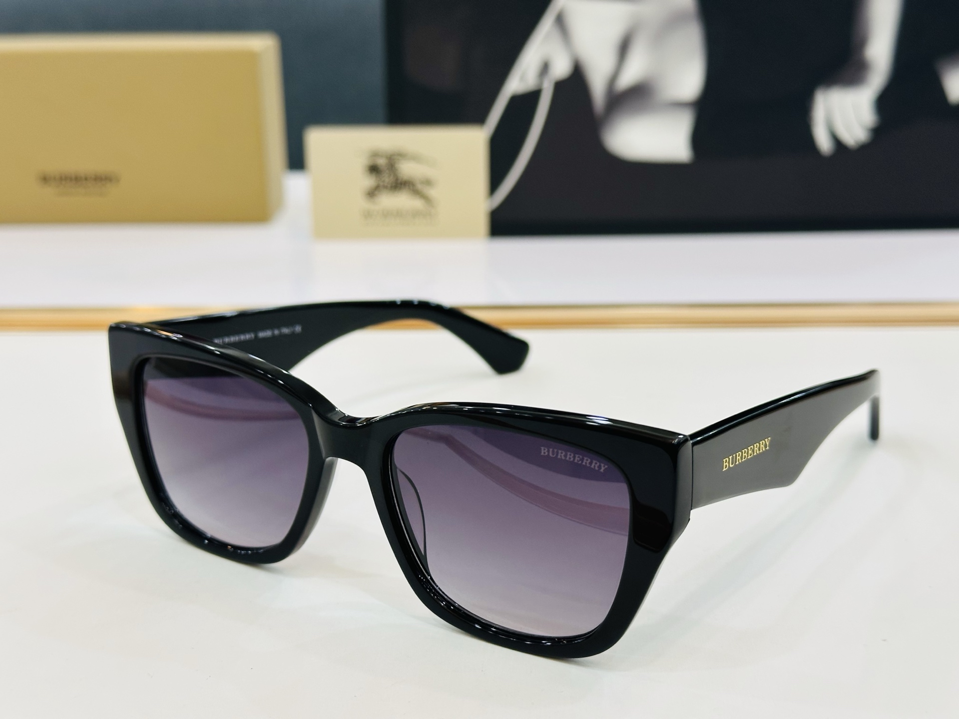 新款 BURBERR*🔻巴家 BE2412   百搭镜架Size：53口18-145 高品质 到货 🌲🌲