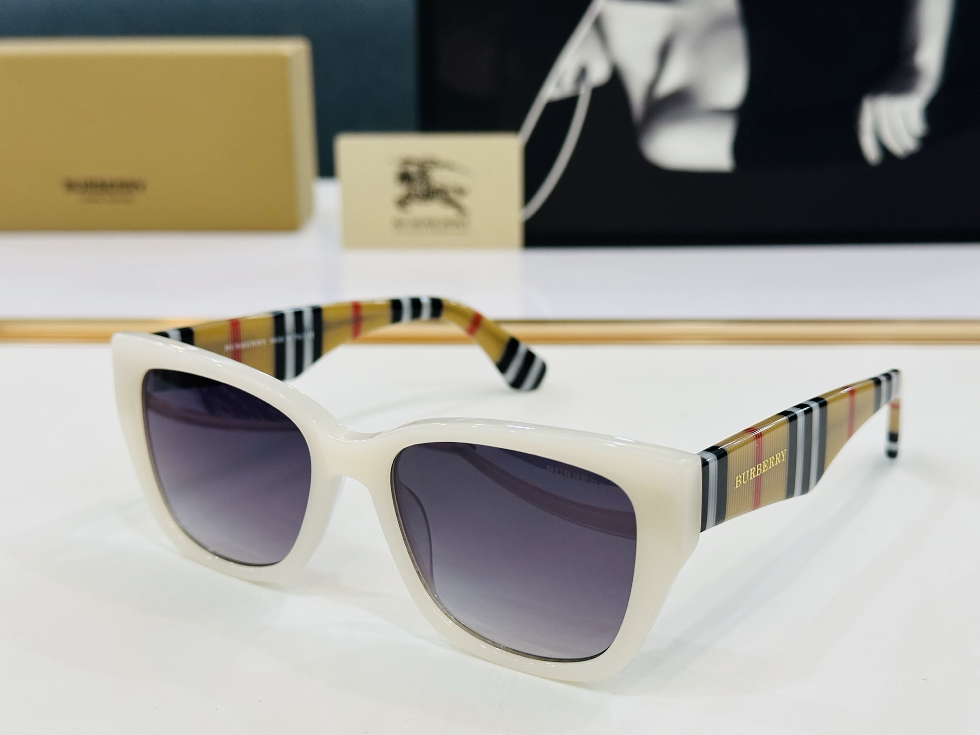 新款 BURBERR*🔻巴家 BE2412   百搭镜架Size：53口18-145 高品质 到货 🌲🌲