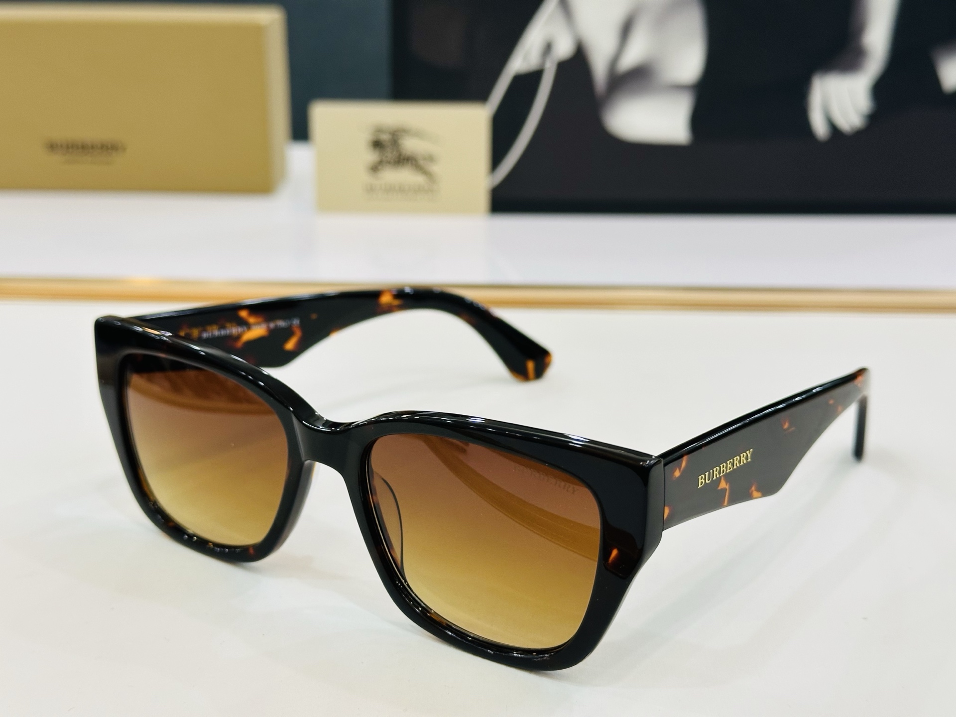 新款 BURBERR*🔻巴家 BE2412   百搭镜架Size：53口18-145 高品质 到货 🌲🌲