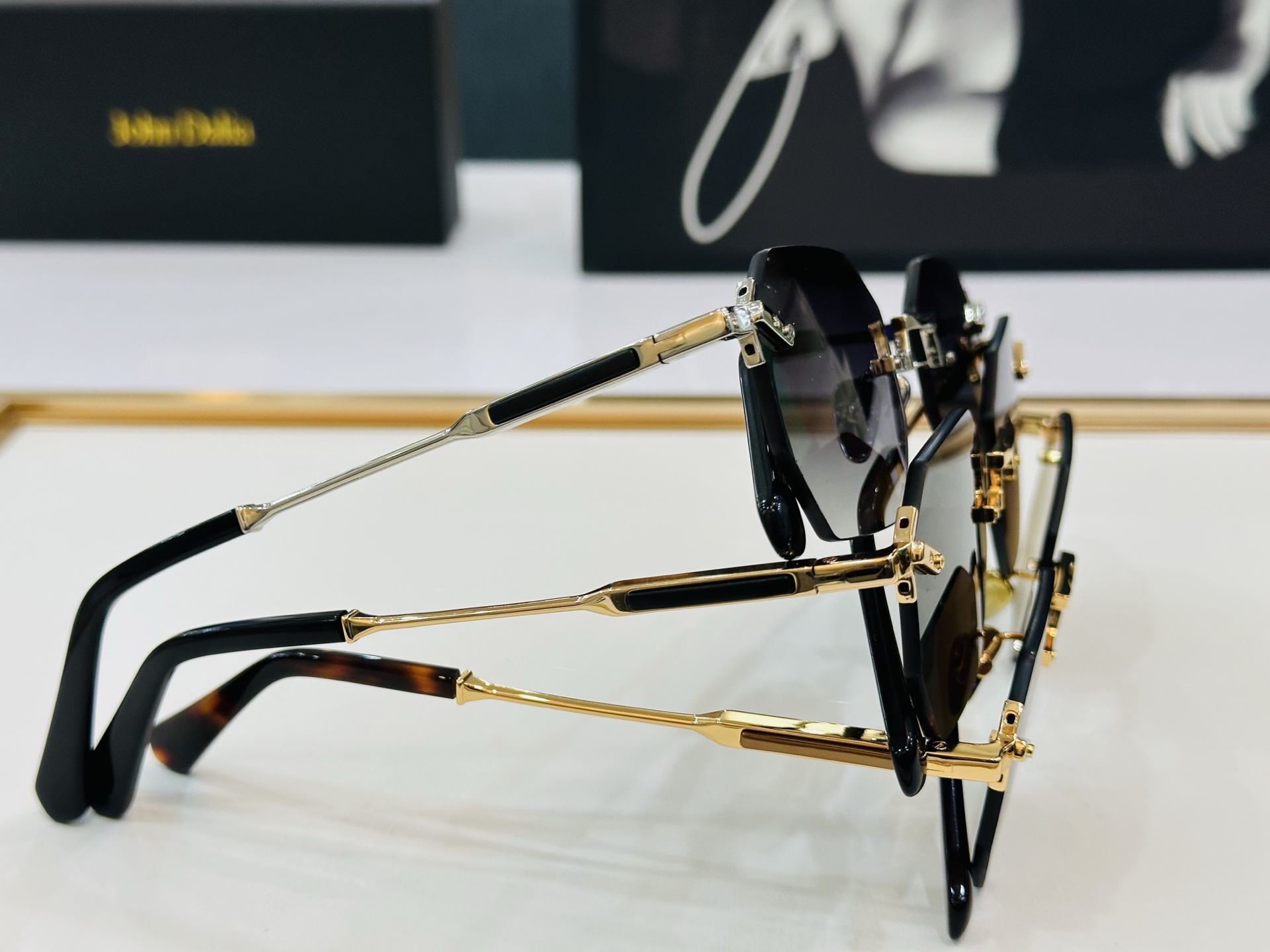 JACQUES MARIE C405 Size：53口19-145 日本手工眼镜 镜框採用上板材打造出 