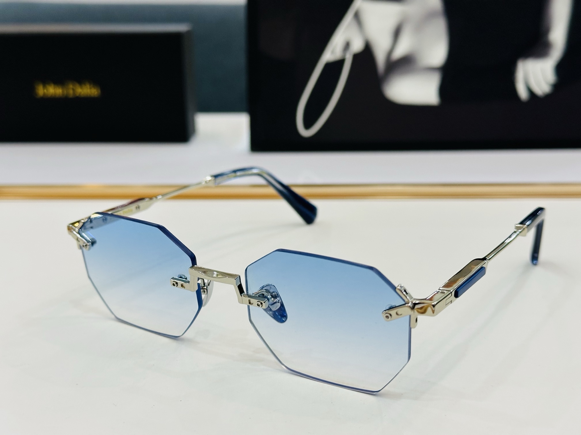 JACQUES MARIE C405 Size：53口19-145 日本手工眼镜 镜框採用上板材打造出 