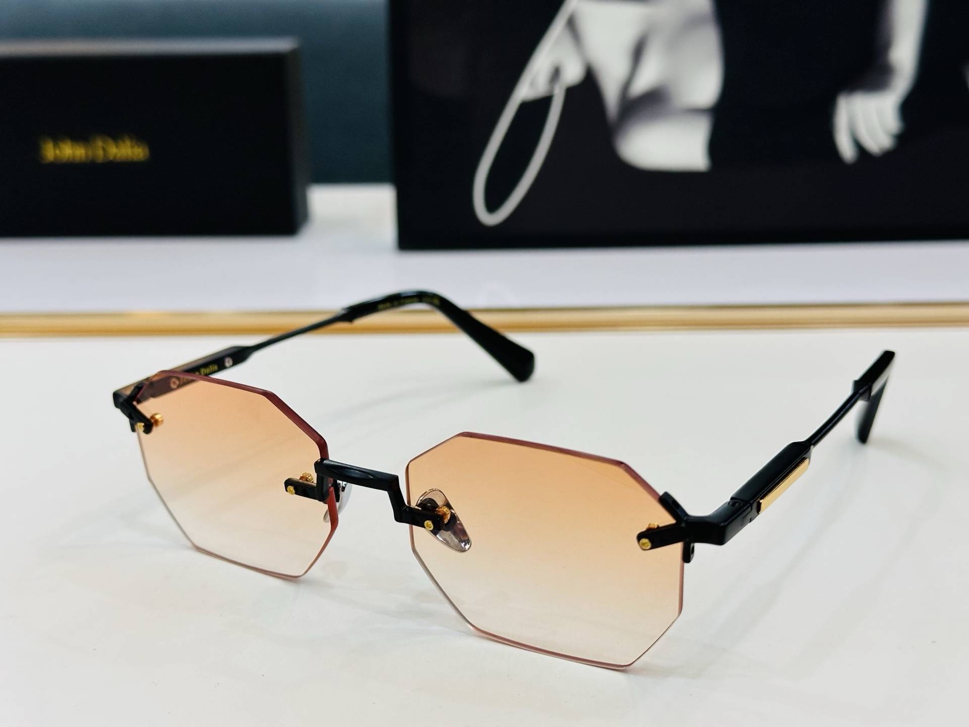 JACQUES MARIE C405 Size：53口19-145 日本手工眼镜 镜框採用上板材打造出 