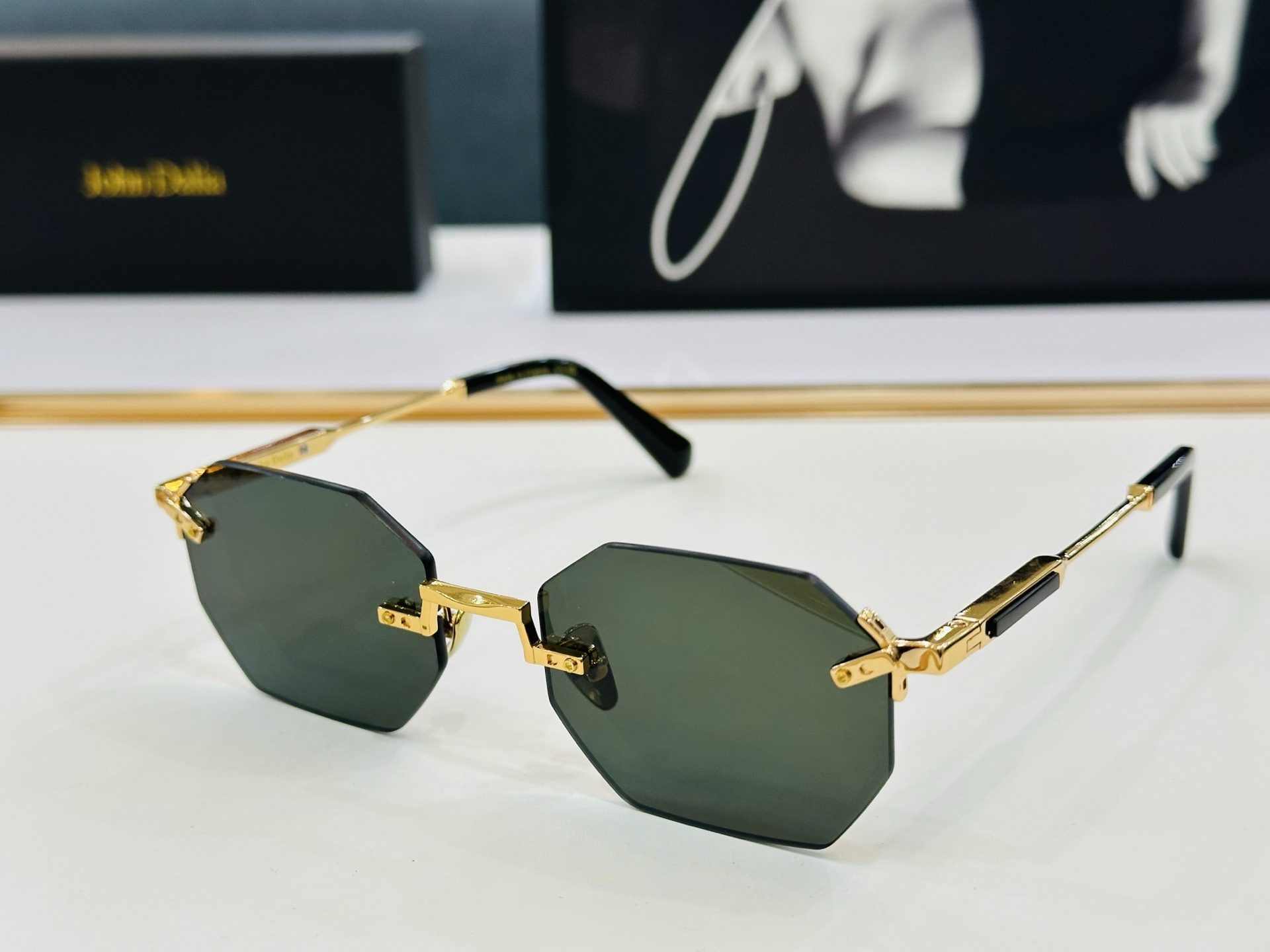 JACQUES MARIE C405 Size：53口19-145 日本手工眼镜 镜框採用上板材打造出 