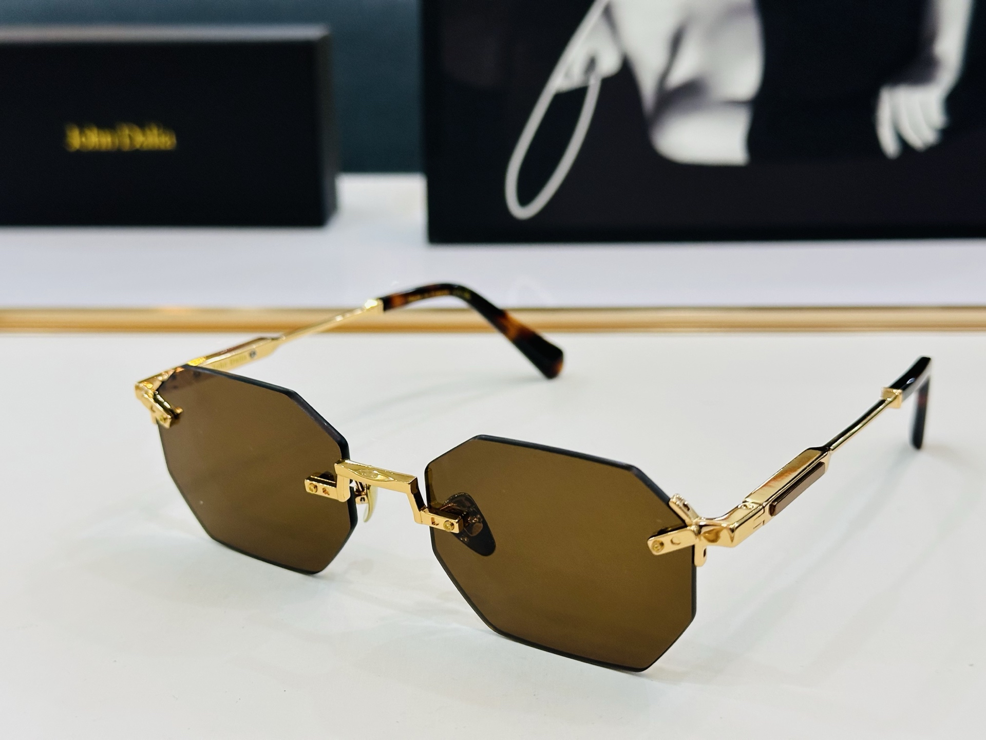 JACQUES MARIE C405 Size：53口19-145 日本手工眼镜 镜框採用上板材打造出 