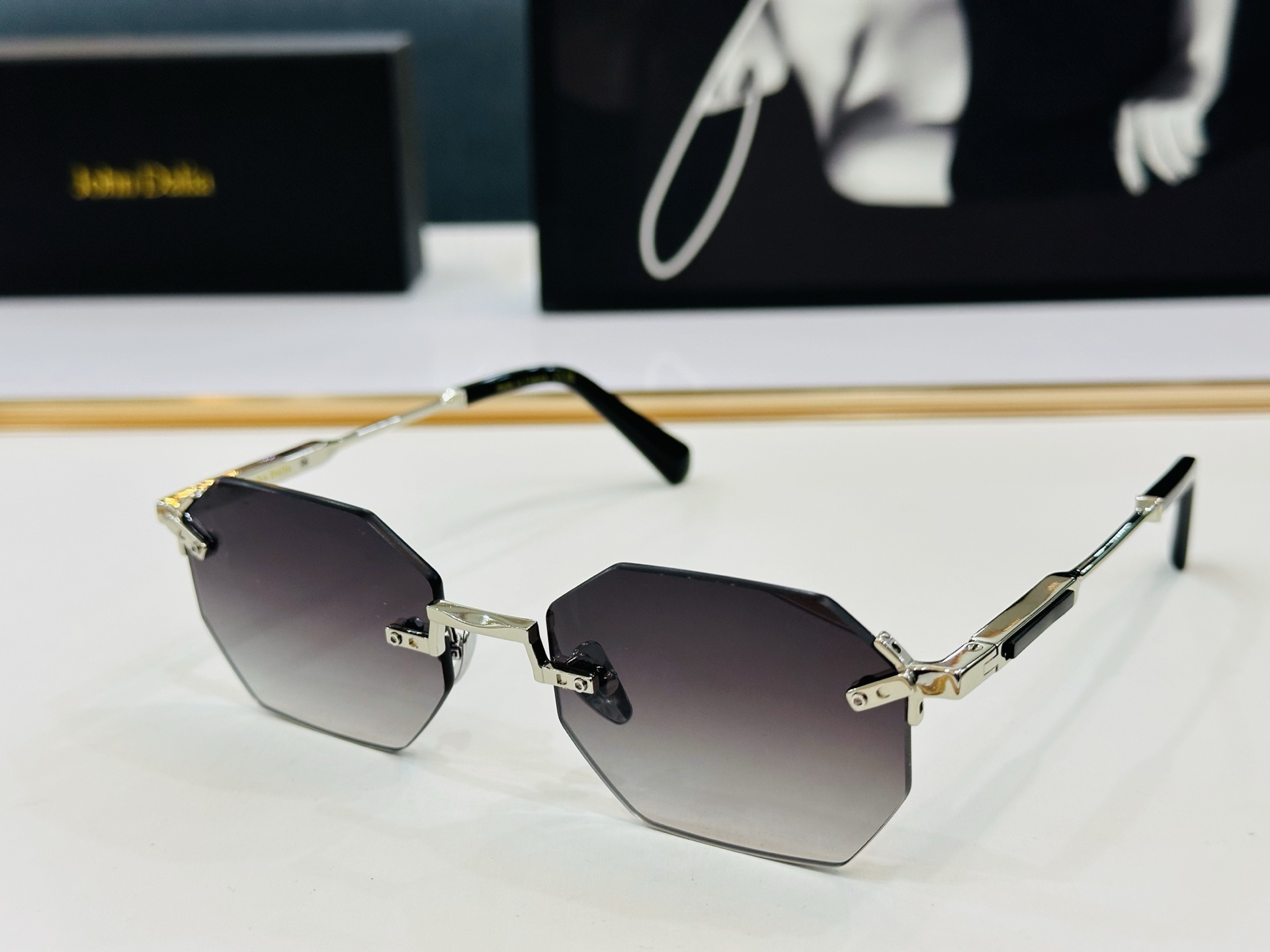 JACQUES MARIE C405 Size：53口19-145 日本手工眼镜 镜框採用上板材打造出 