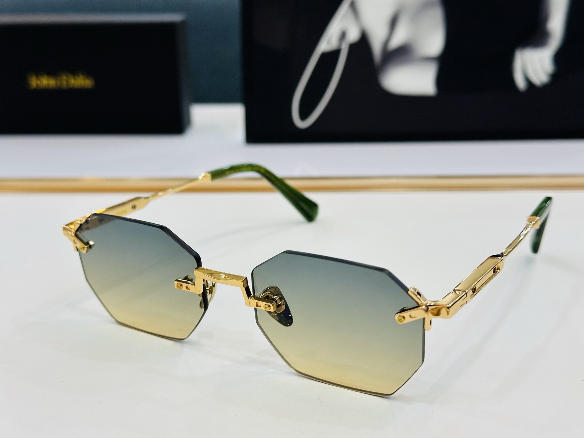 JACQUES MARIE C405 Size：53口19-145 日本手工眼镜 镜框採用上板材打造出 