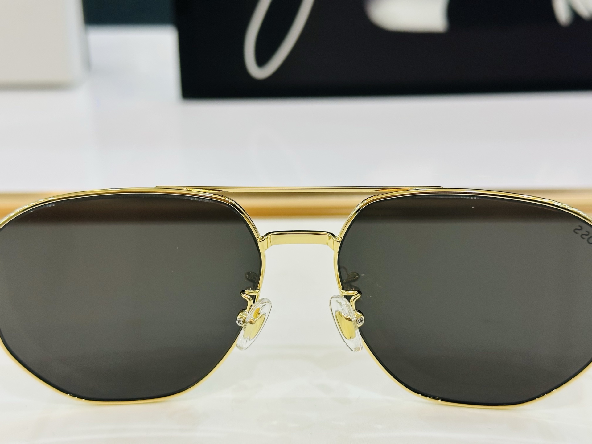 🆕 BOSS 1612/F Size：61口15-145 太阳眼镜 🕶🕶💋高品质 经典不过时框型 Z品质