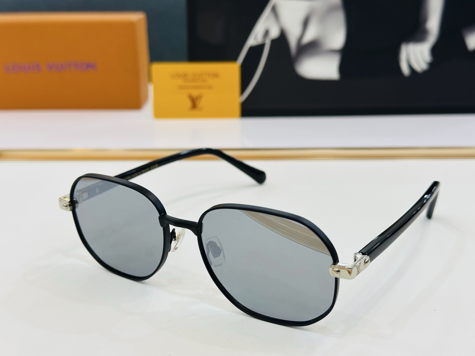 路易家 🎩Z2046U Size：57口17-145 充满活力的 展现独特个性🌟展现大气的你 b高品质 