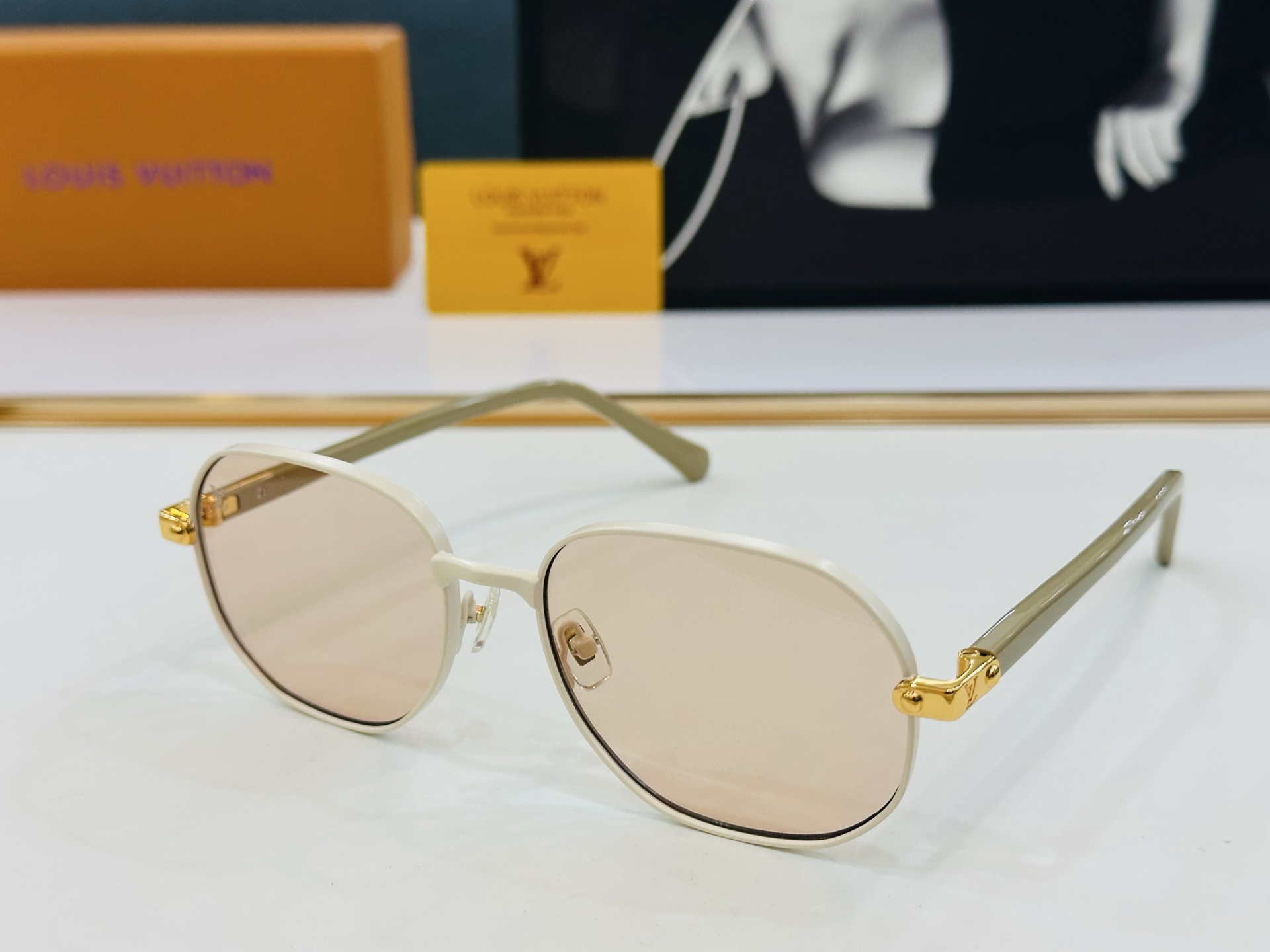 路易家 🎩Z2046U Size：57口17-145 充满活力的 展现独特个性🌟展现大气的你 b高品质 