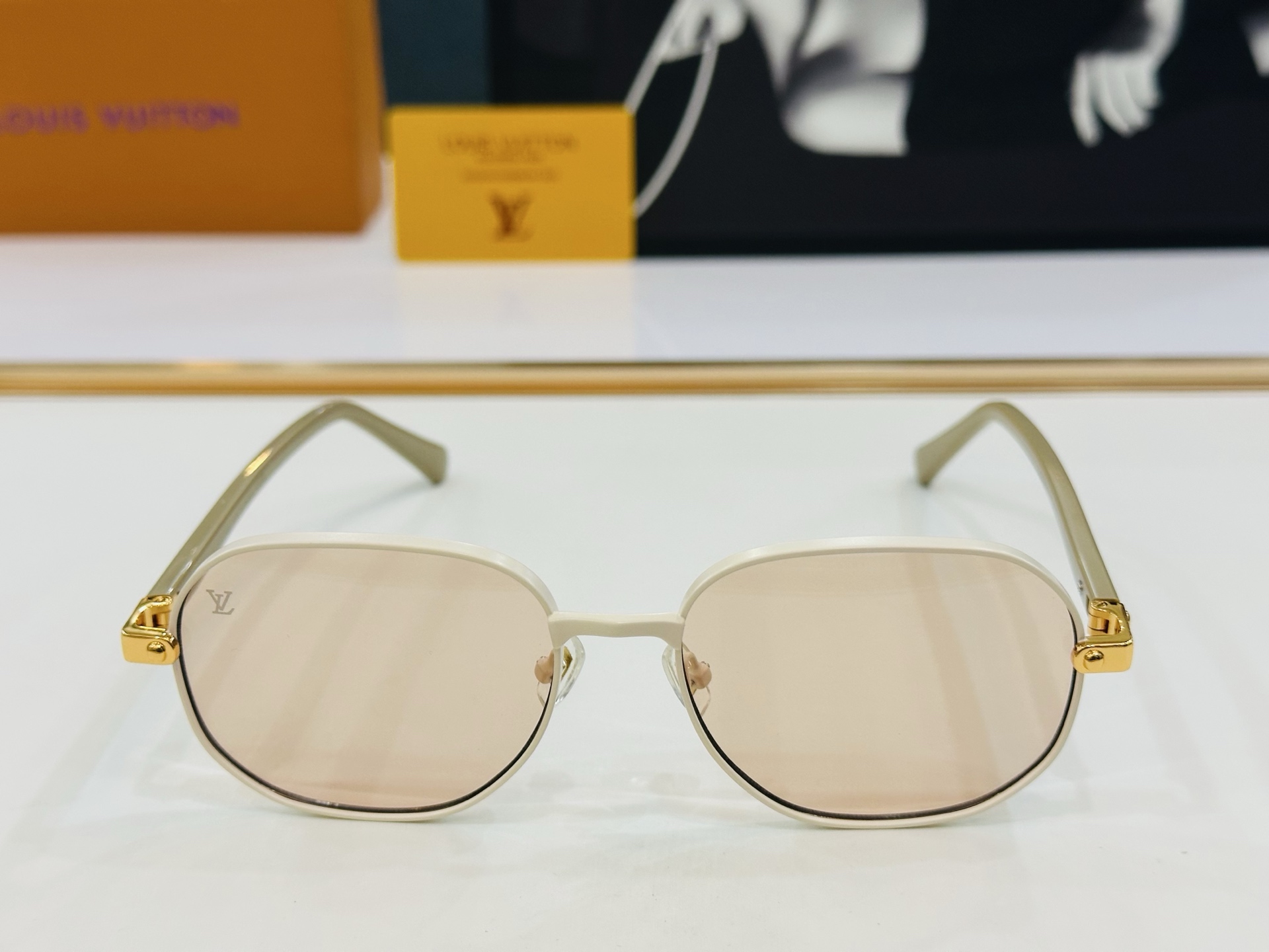 路易家 🎩Z2046U Size：57口17-145 充满活力的 展现独特个性🌟展现大气的你 b高品质 