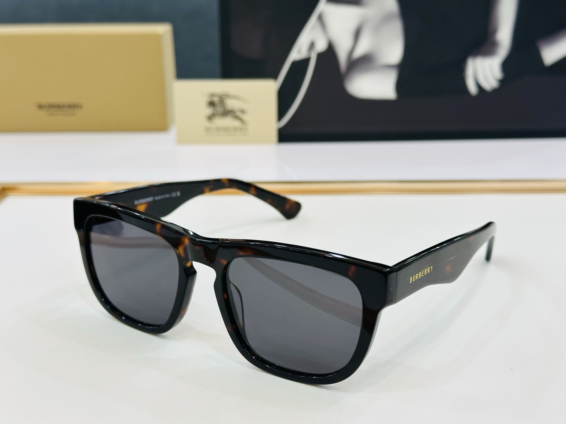 高品质✨BURBERR*✨ 巴家 BE4431U  
Size：56口20-145 女款太阳眼镜得意🌲🌲