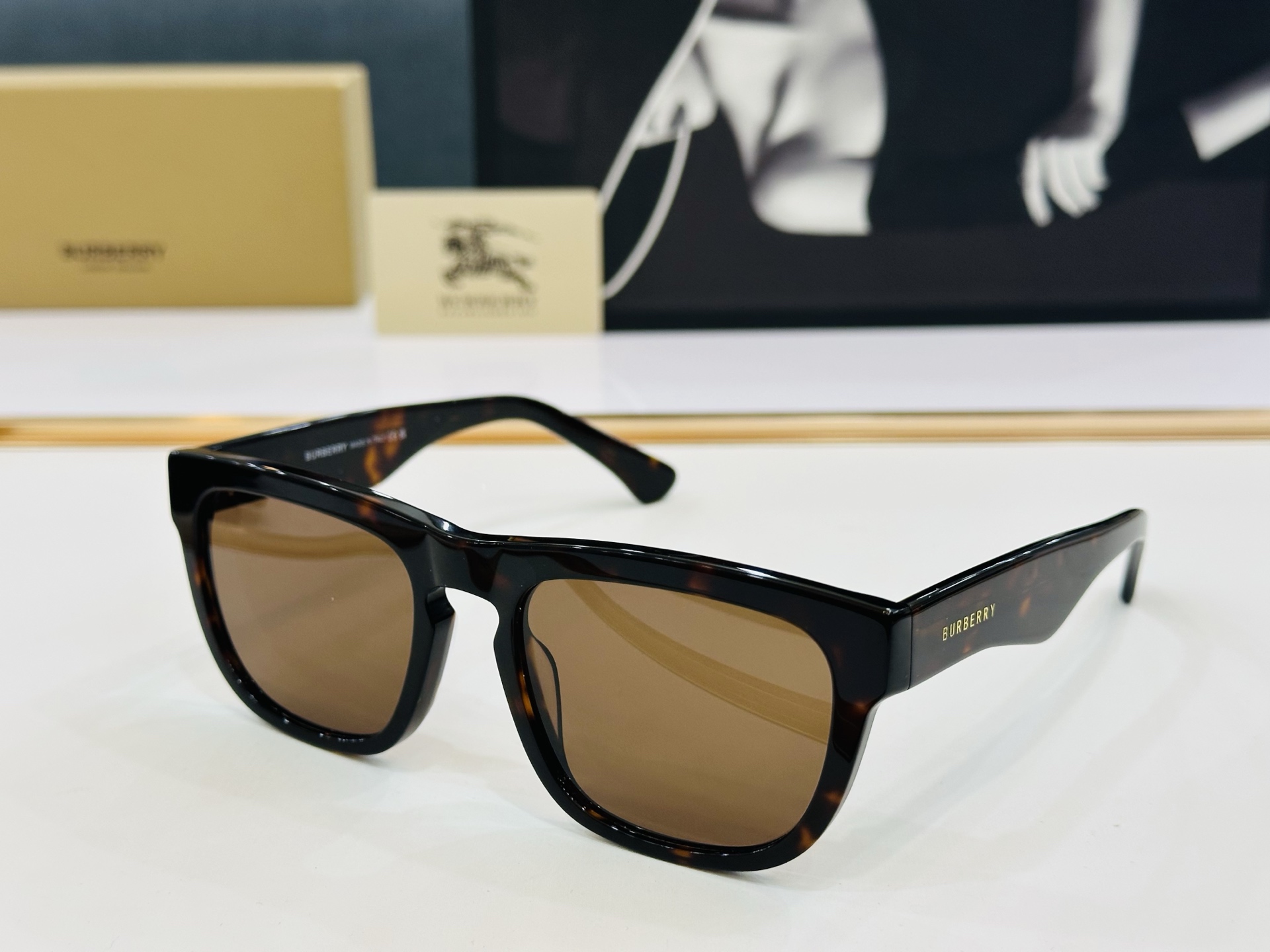 高品质✨BURBERR*✨ 巴家 BE4431U  
Size：56口20-145 女款太阳眼镜得意🌲🌲