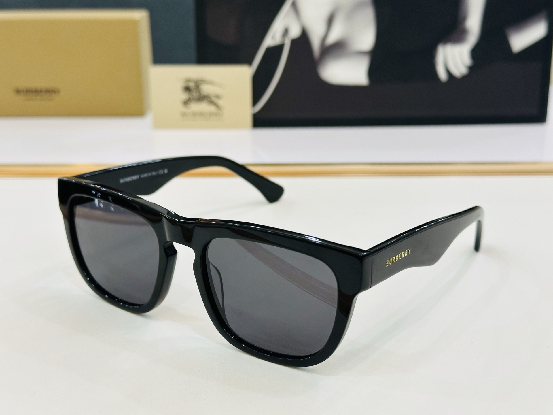 高品质✨BURBERR*✨ 巴家 BE4431U  
Size：56口20-145 女款太阳眼镜得意🌲🌲
