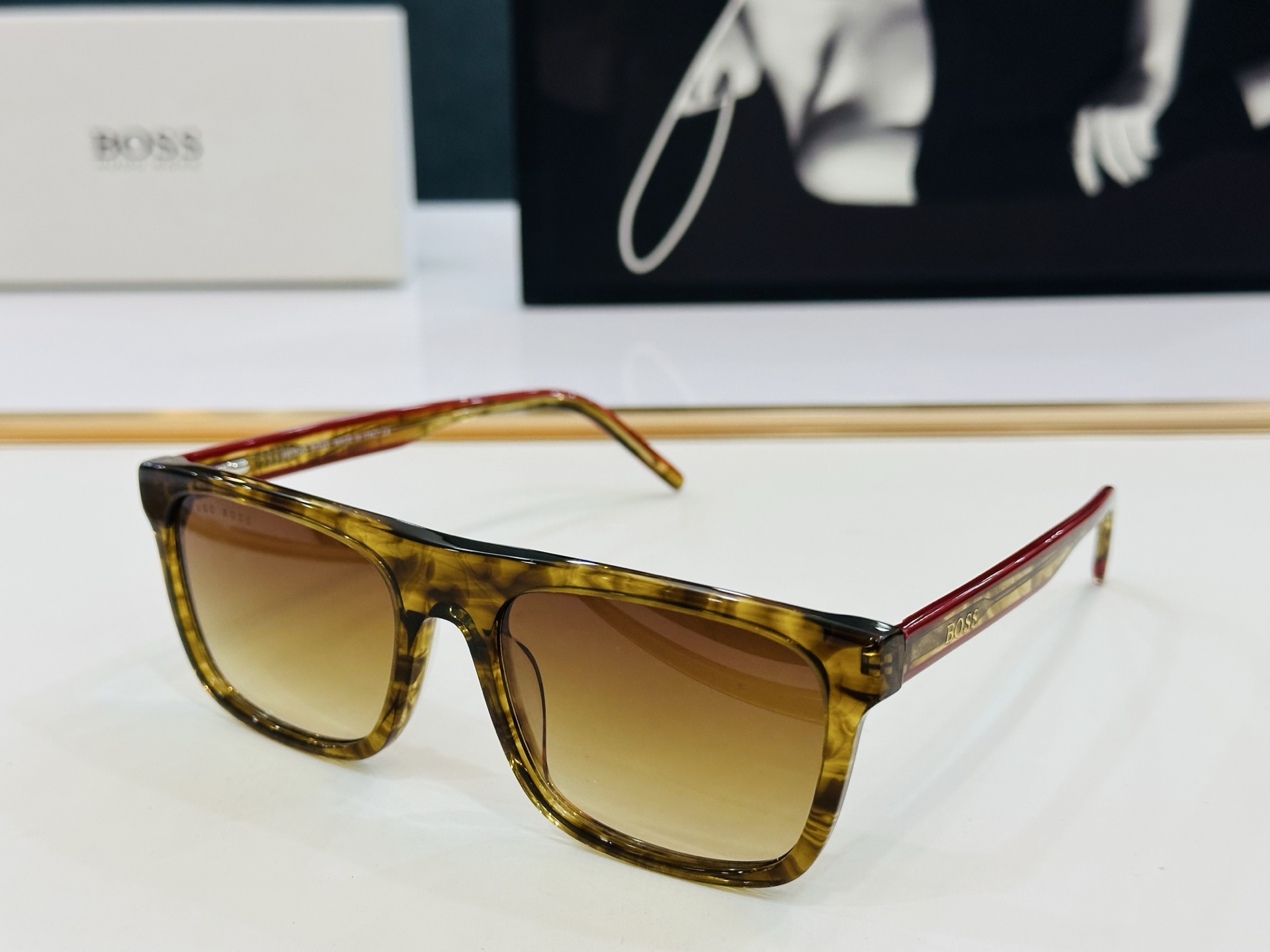 🆕 BOSS HG1297  Size：55口19-145 🕶🕶💋💋👣👣  高品质 不挑脸 🍁经典不过时