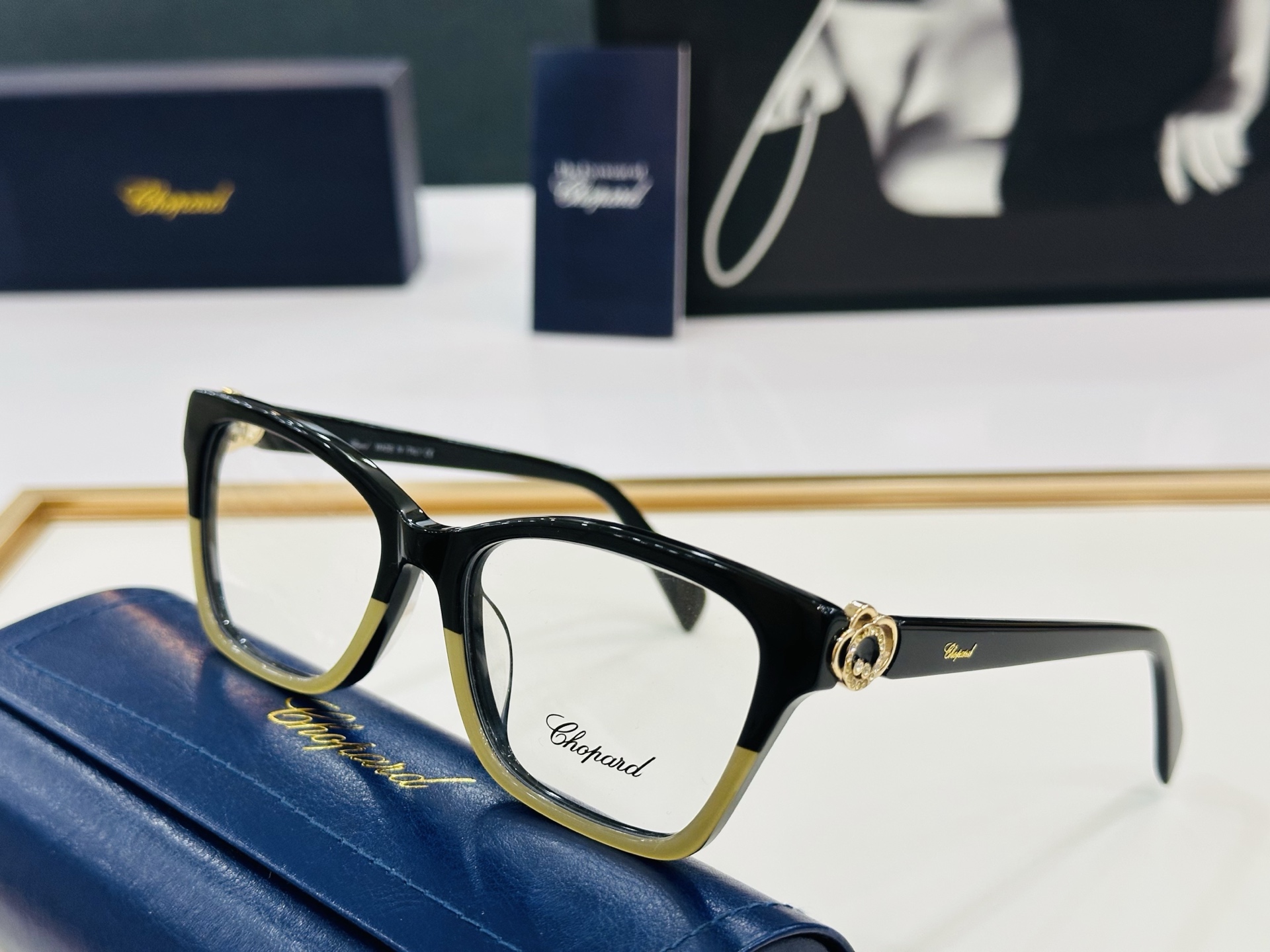 原版 ChoPard肖邦 MODEL VCH355S Size：53口17-145 以现代时尚的设计风格