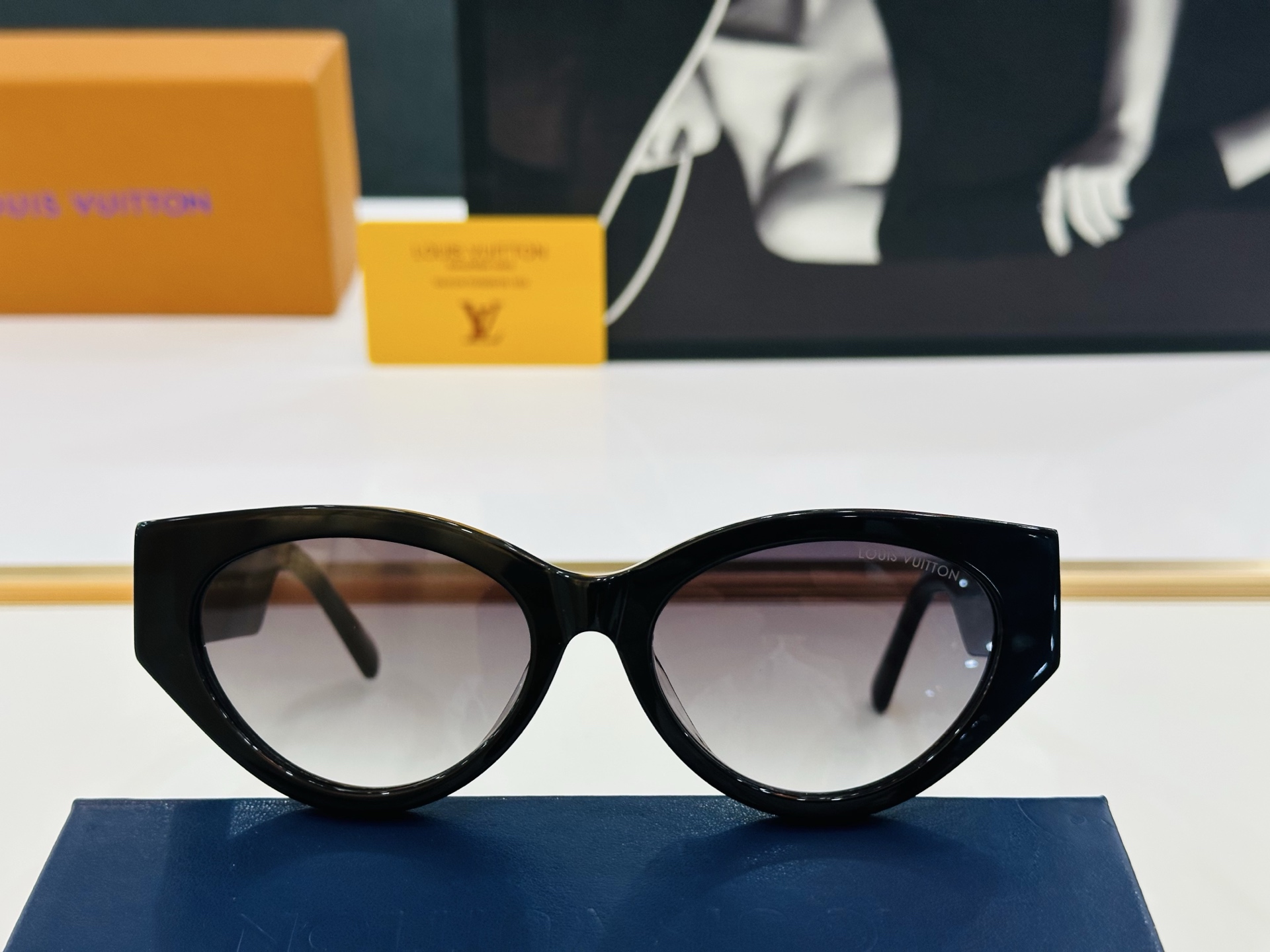 路易家 🎩Z2027U Size：55口18-145   充满活力的 展现独特个性🌟展现大气的你 b高品