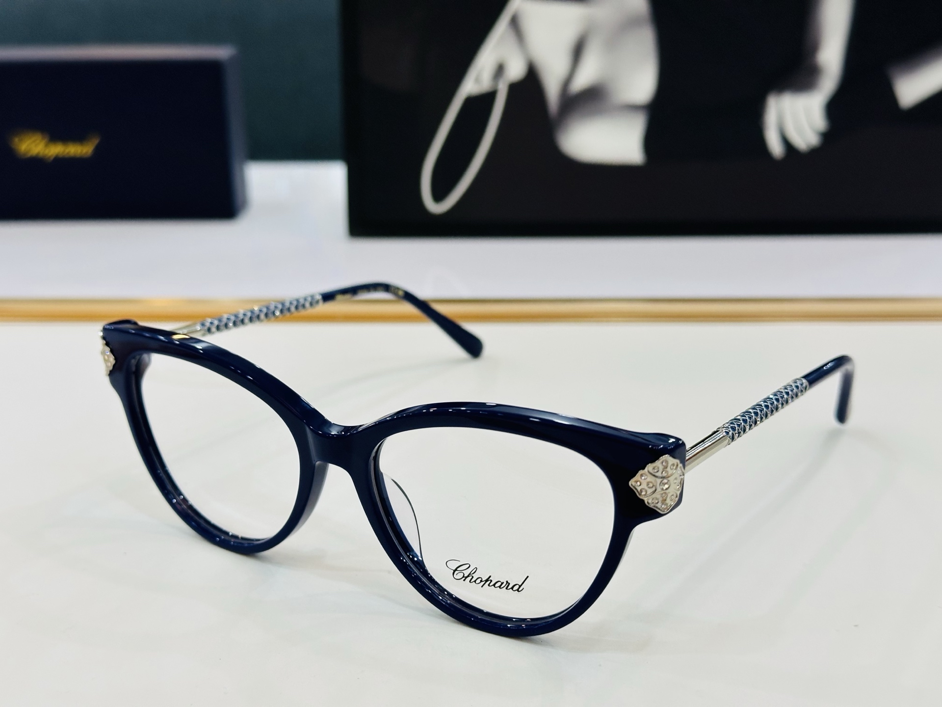 原版 ChoPard肖邦 MODEL VCH332S Size：55口17-145 以现代时尚的设计风格