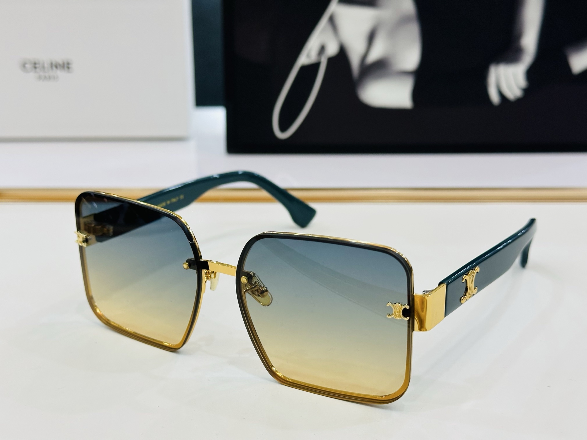 CELINE】赛琳 CL40238 Size：53口20-146   一直热销的款式，欧美风 光泽度好 