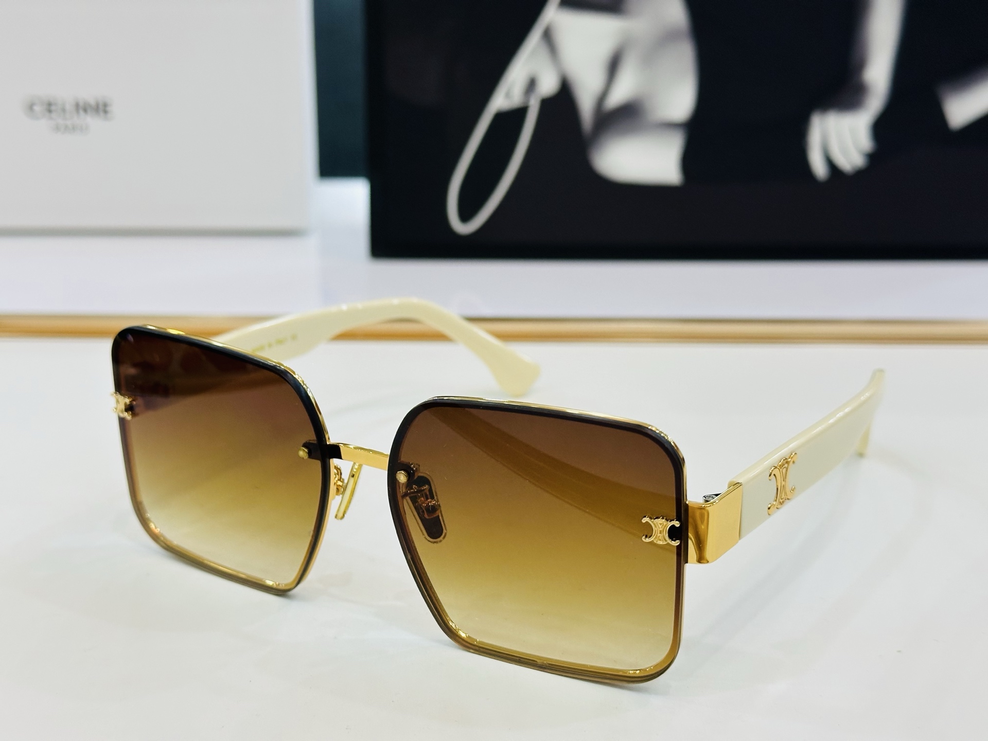 CELINE】赛琳 CL40238 Size：53口20-146   一直热销的款式，欧美风 光泽度好 