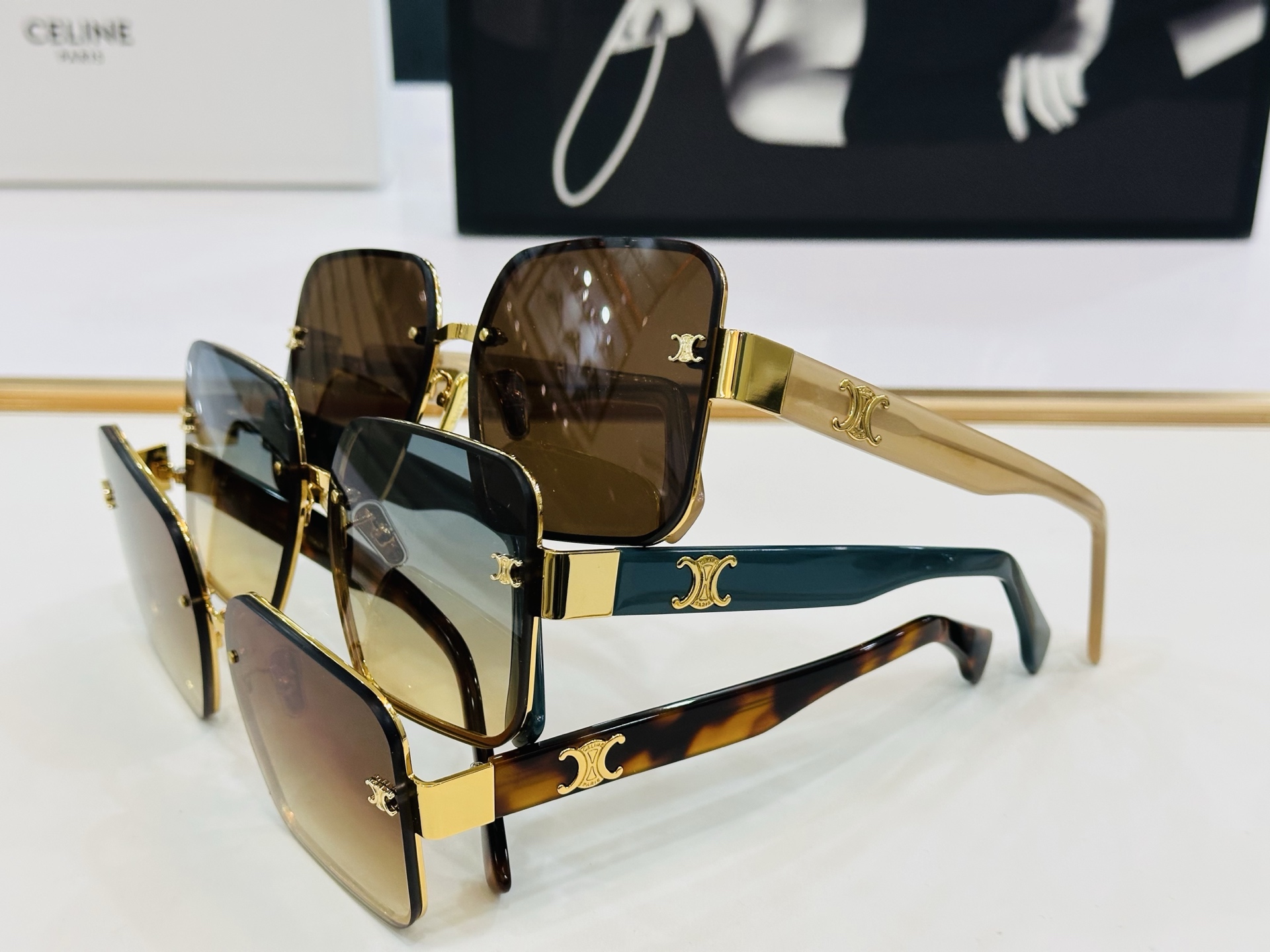 CELINE】赛琳 CL40238 Size：53口20-146   一直热销的款式，欧美风 光泽度好 