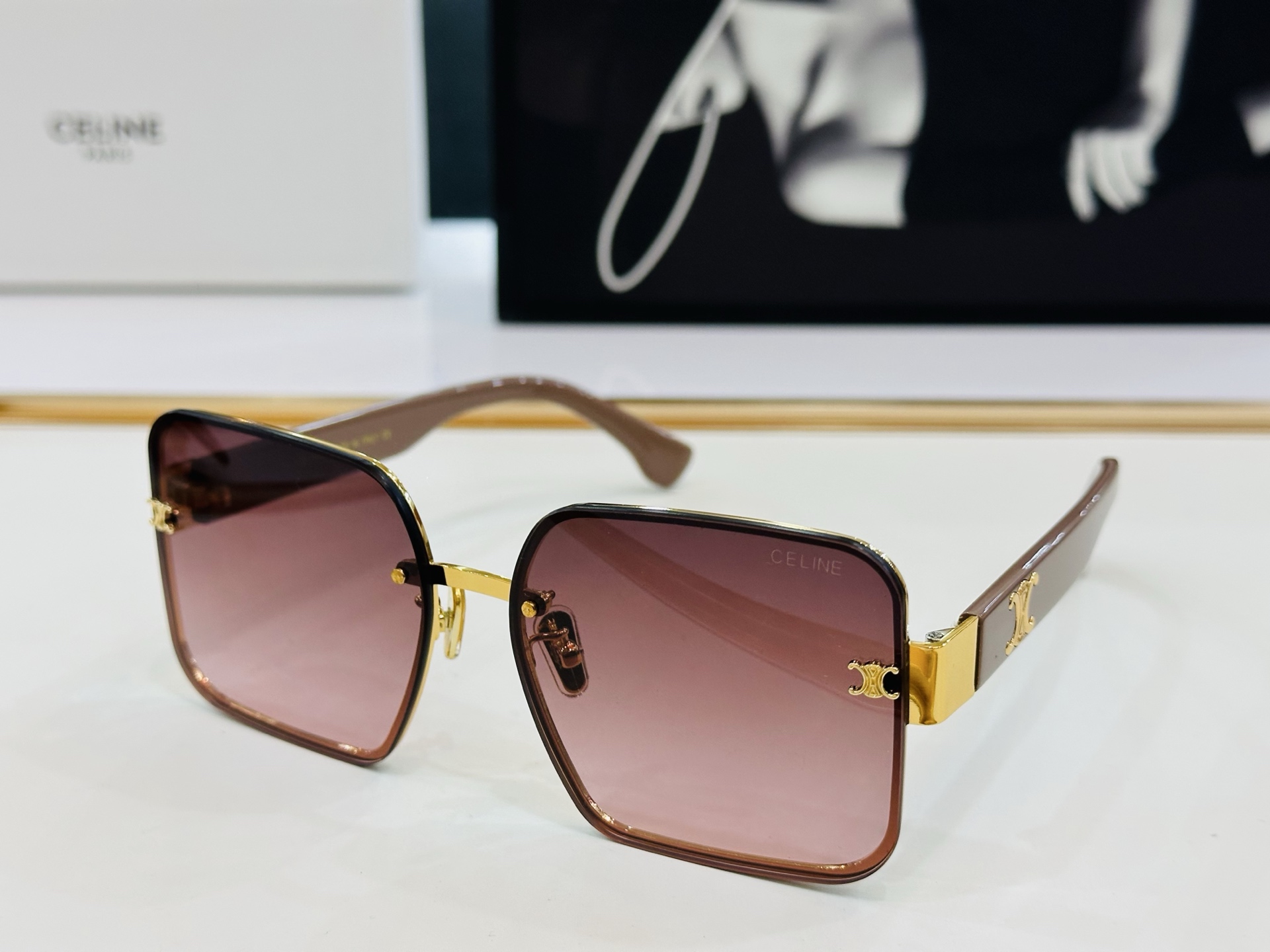 CELINE】赛琳 CL40238 Size：53口20-146   一直热销的款式，欧美风 光泽度好 