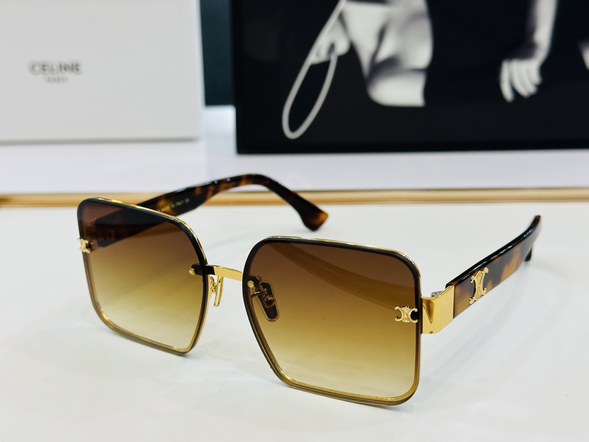 CELINE】赛琳 CL40238 Size：53口20-146   一直热销的款式，欧美风 光泽度好 